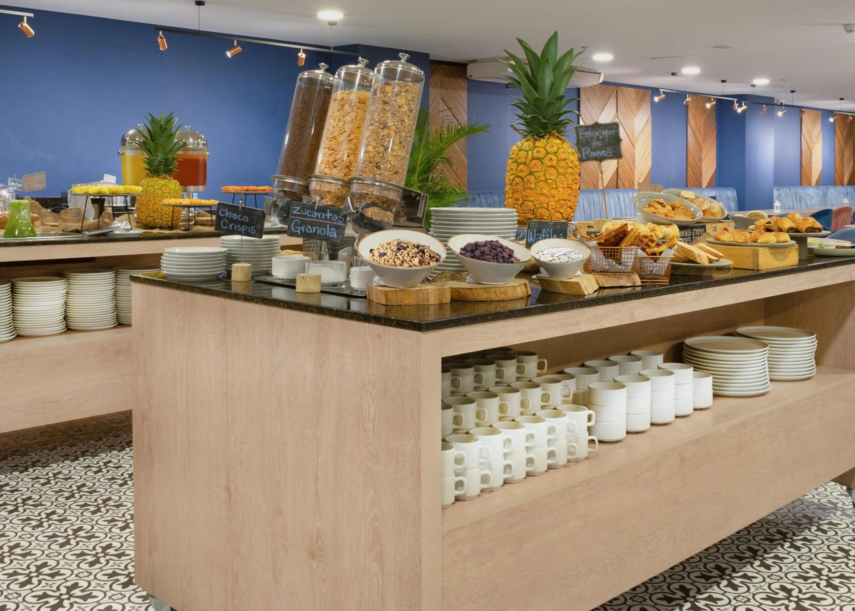 Restaurant/places to eat in Hilton Garden Inn Cali Ciudad Jardin