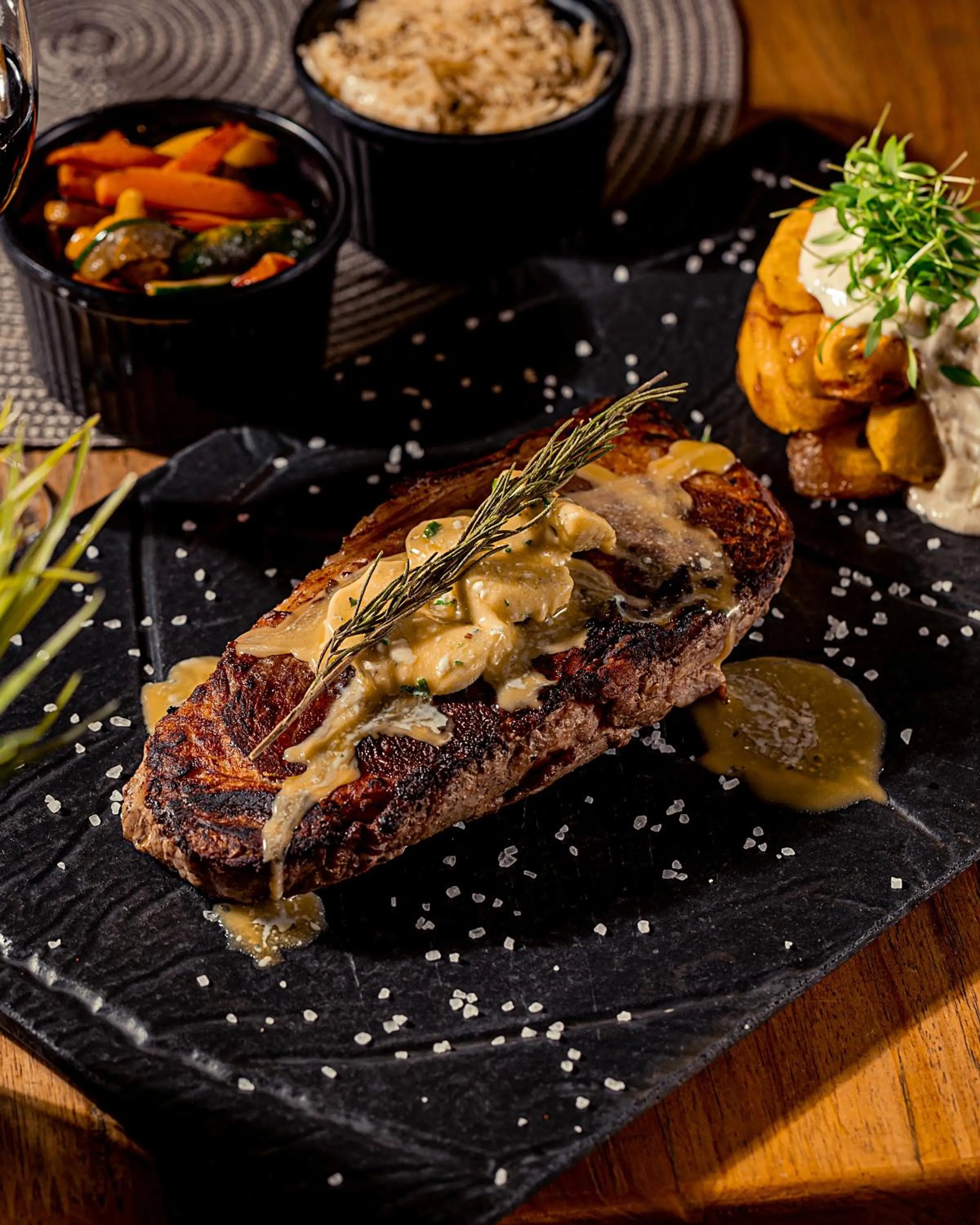 Restaurant/places to eat in Hilton Garden Inn Cali Ciudad Jardin