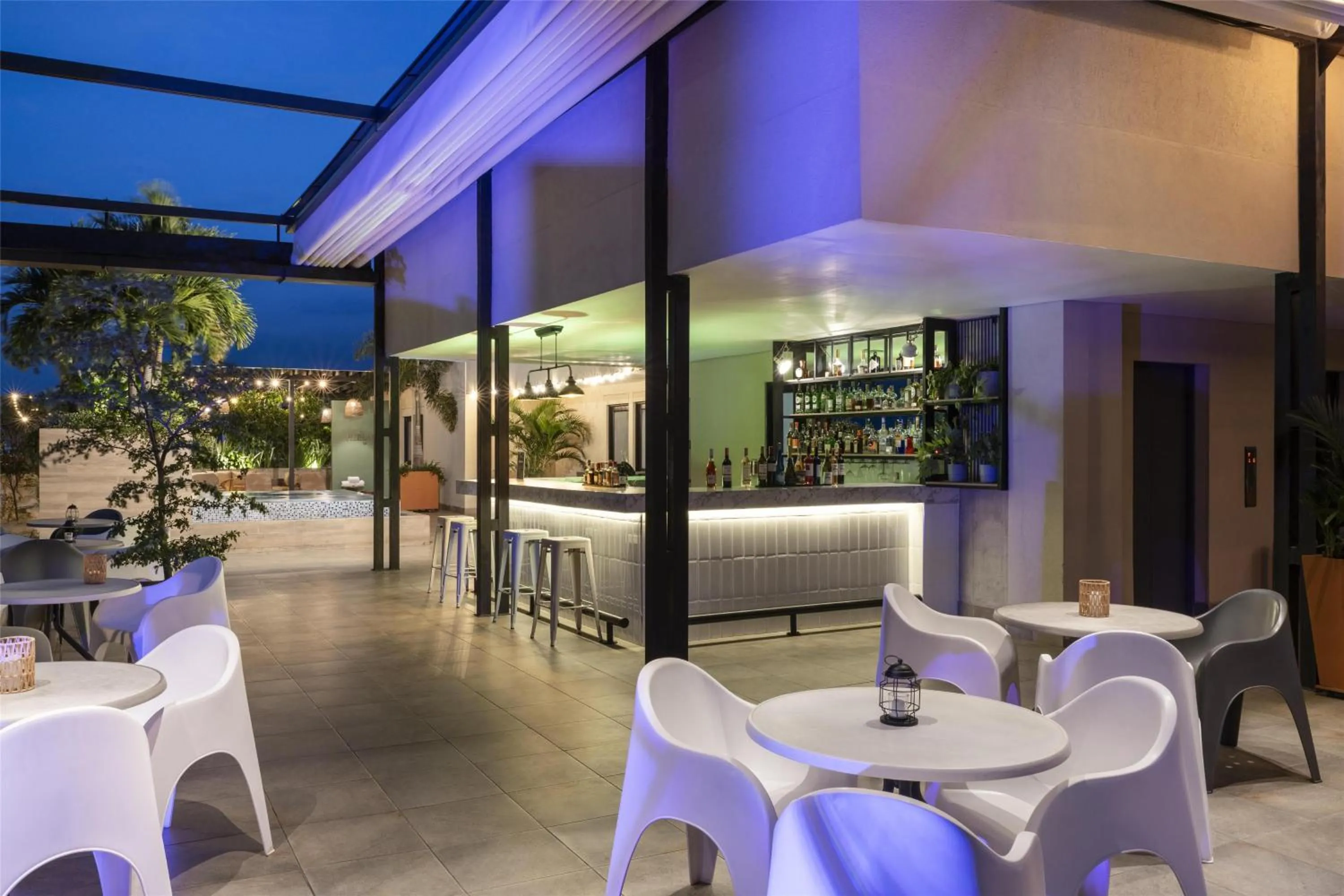 Lounge or bar in Hilton Garden Inn Cali Ciudad Jardin