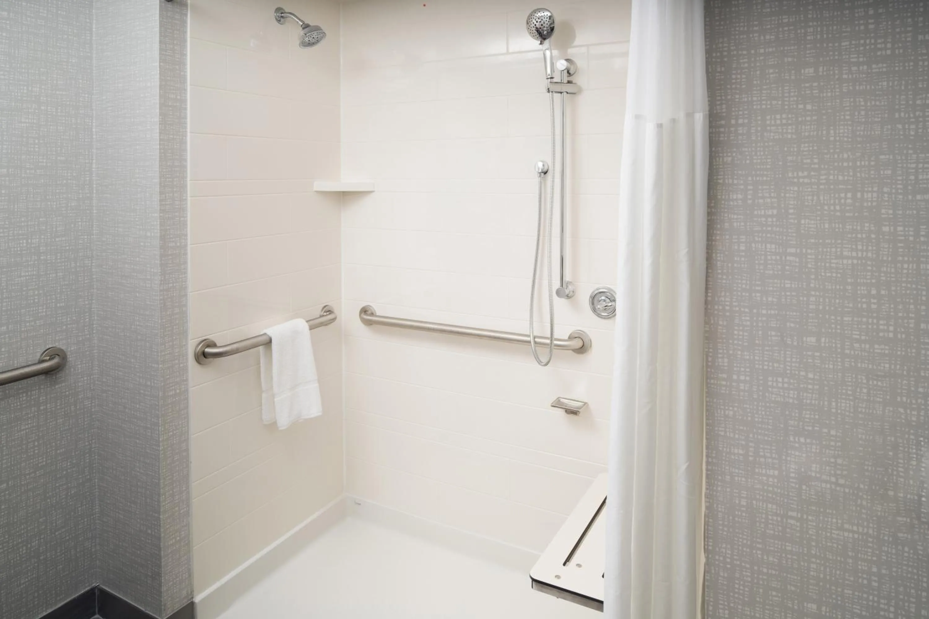 Shower in Hampton Inn Kissimmee North