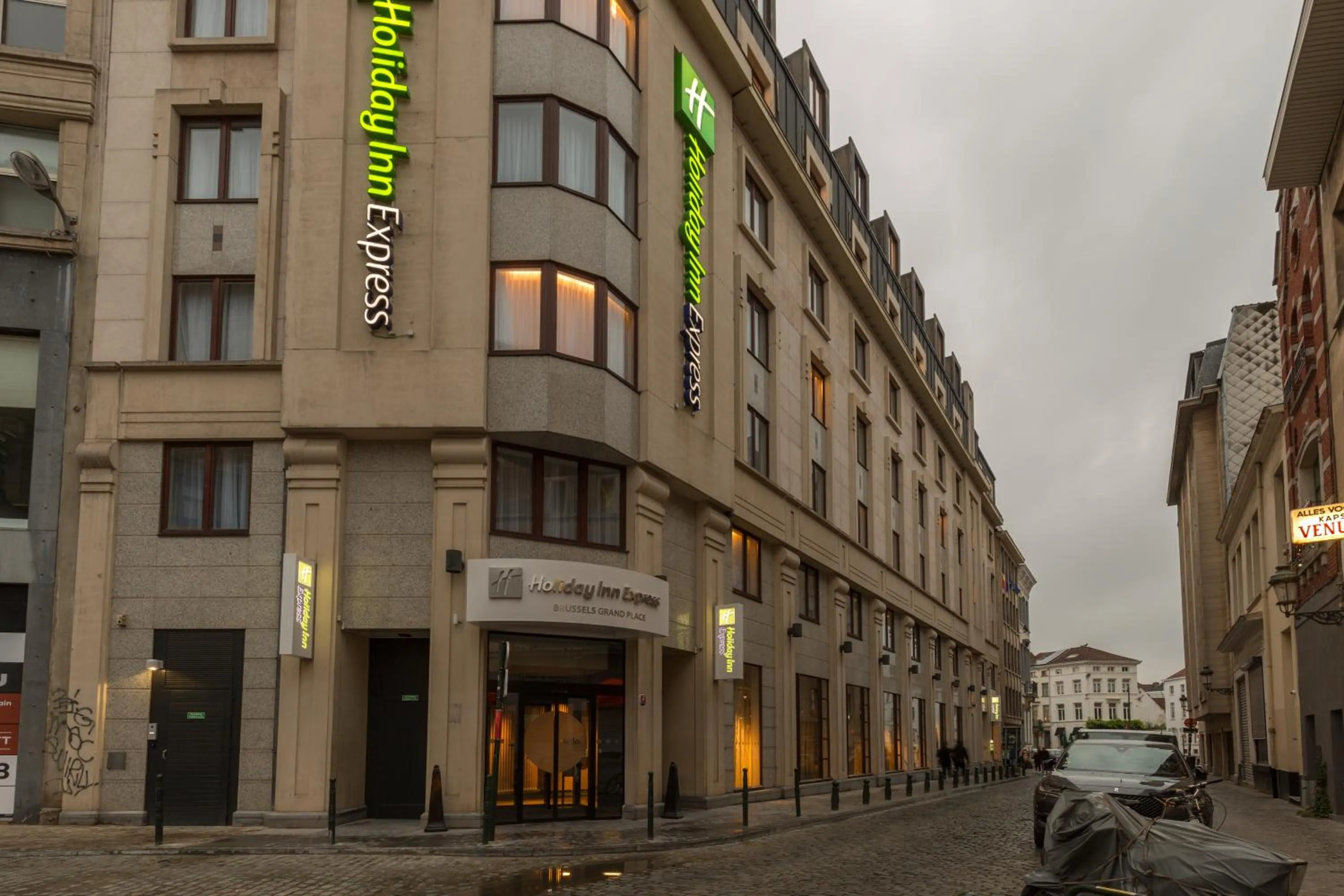 Facade/entrance in Holiday Inn Express Brussels-Grand-Place by IHG