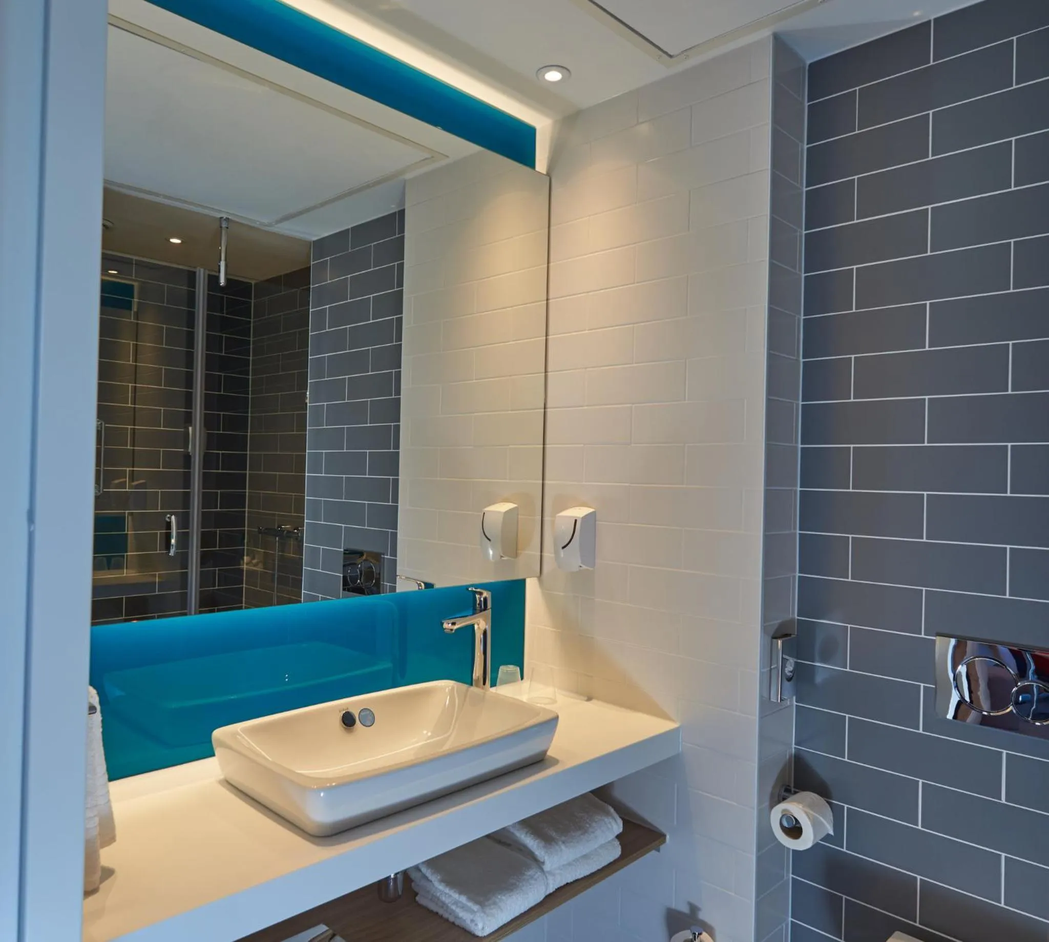 Bathroom in Holiday Inn Express Brussels-Grand-Place by IHG