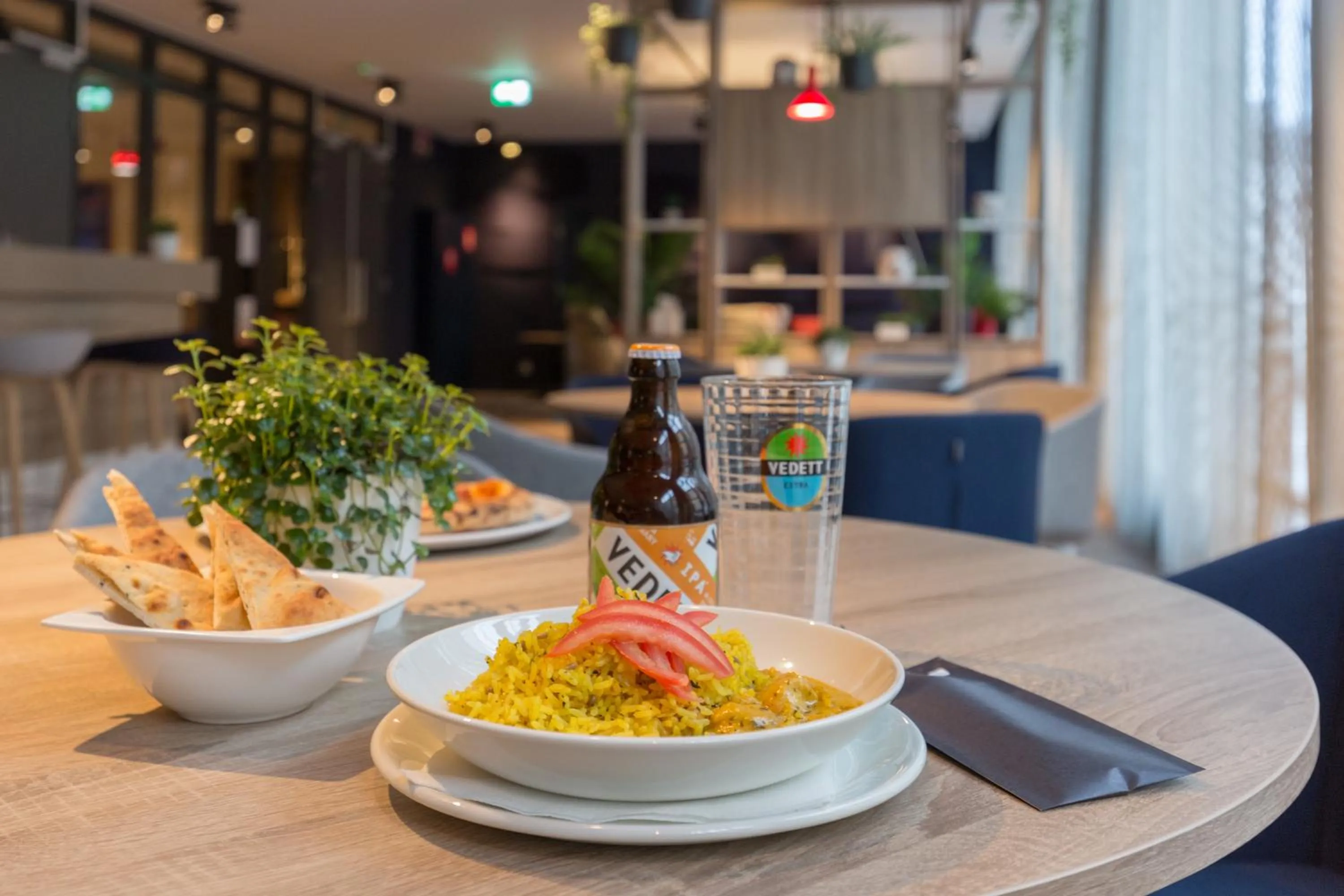Dining area in Holiday Inn Express Brussels-Grand-Place by IHG