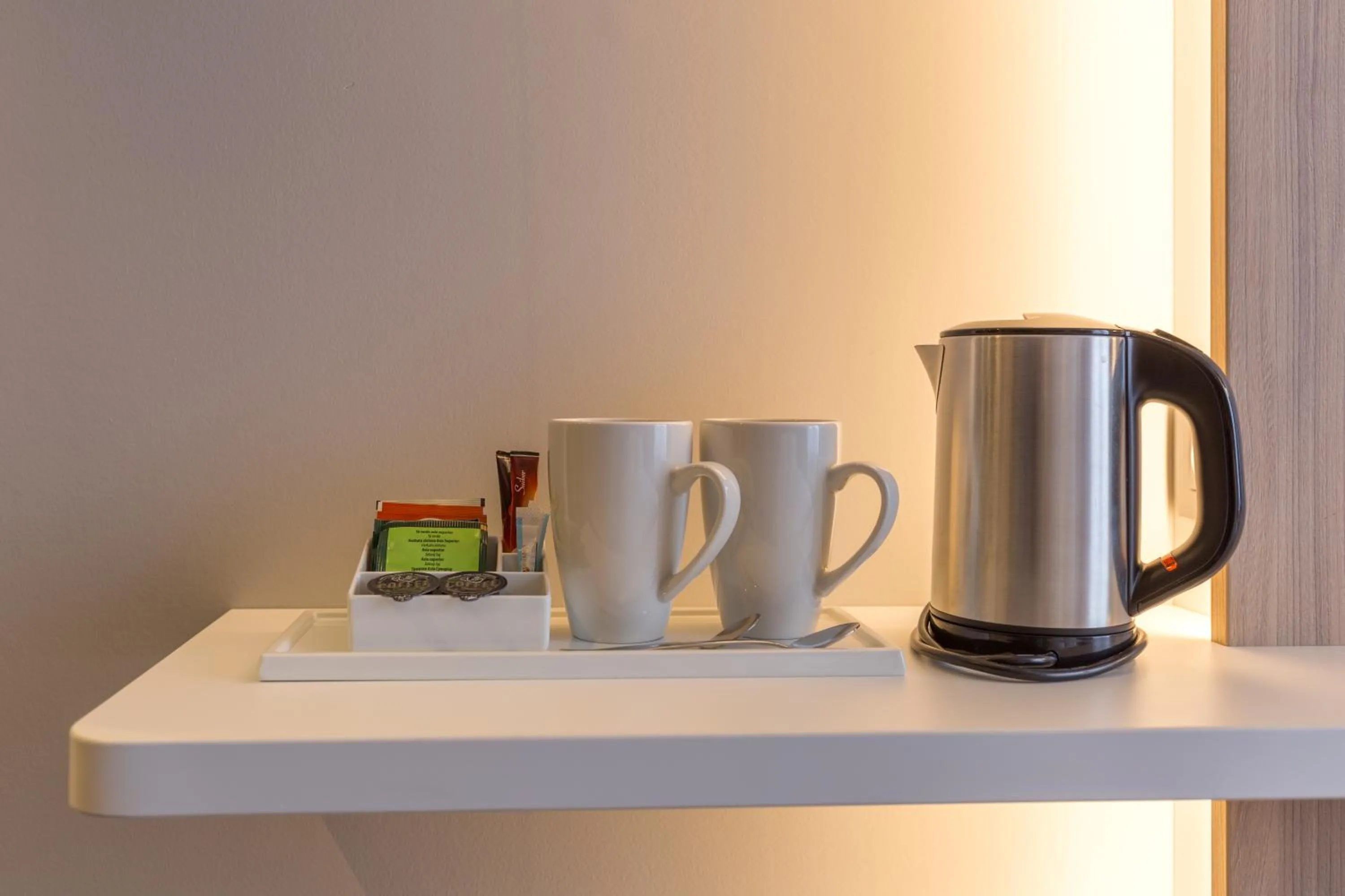 Coffee/tea facilities in Holiday Inn Express Brussels-Grand-Place by IHG
