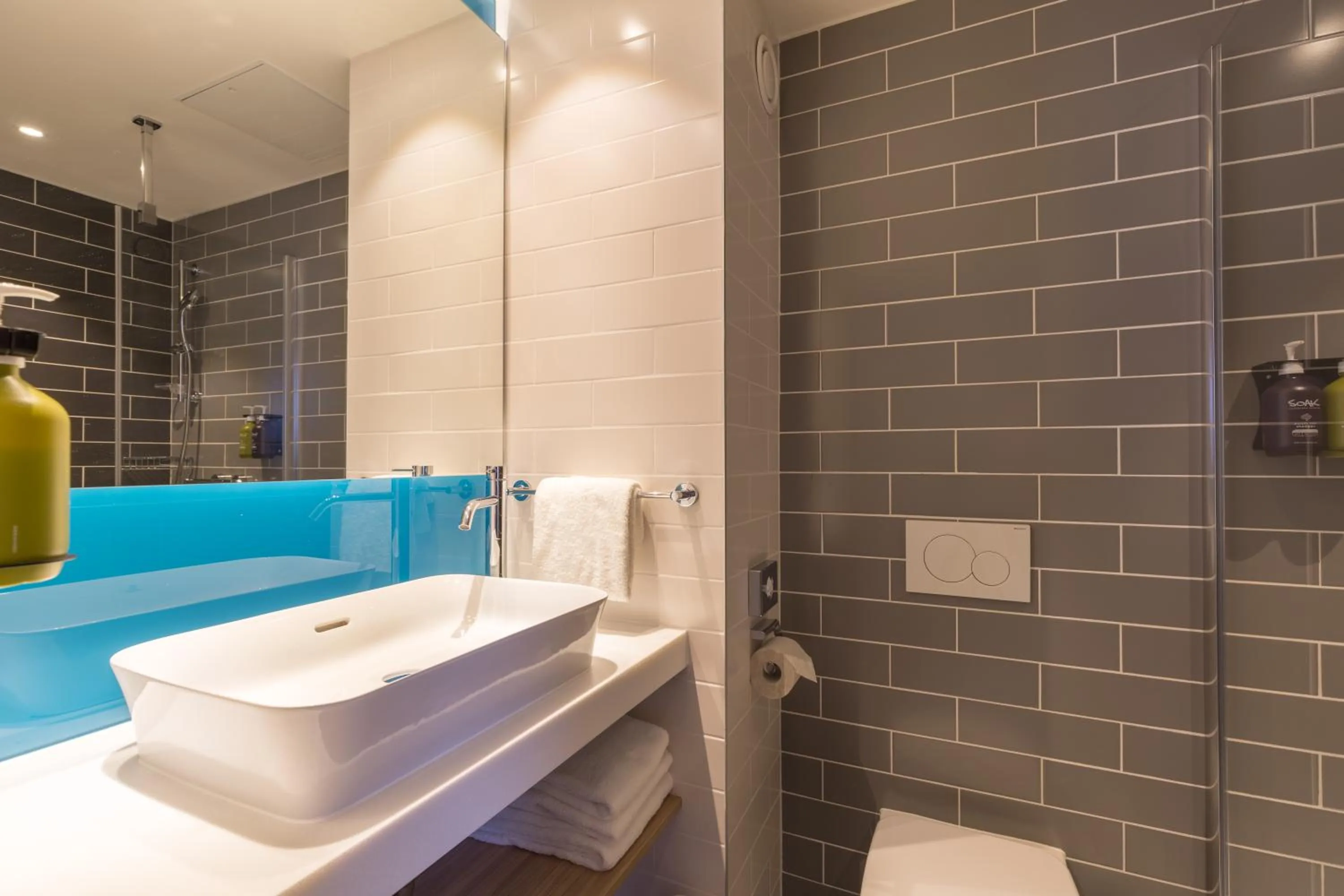 Bathroom in Holiday Inn Express Brussels-Grand-Place by IHG