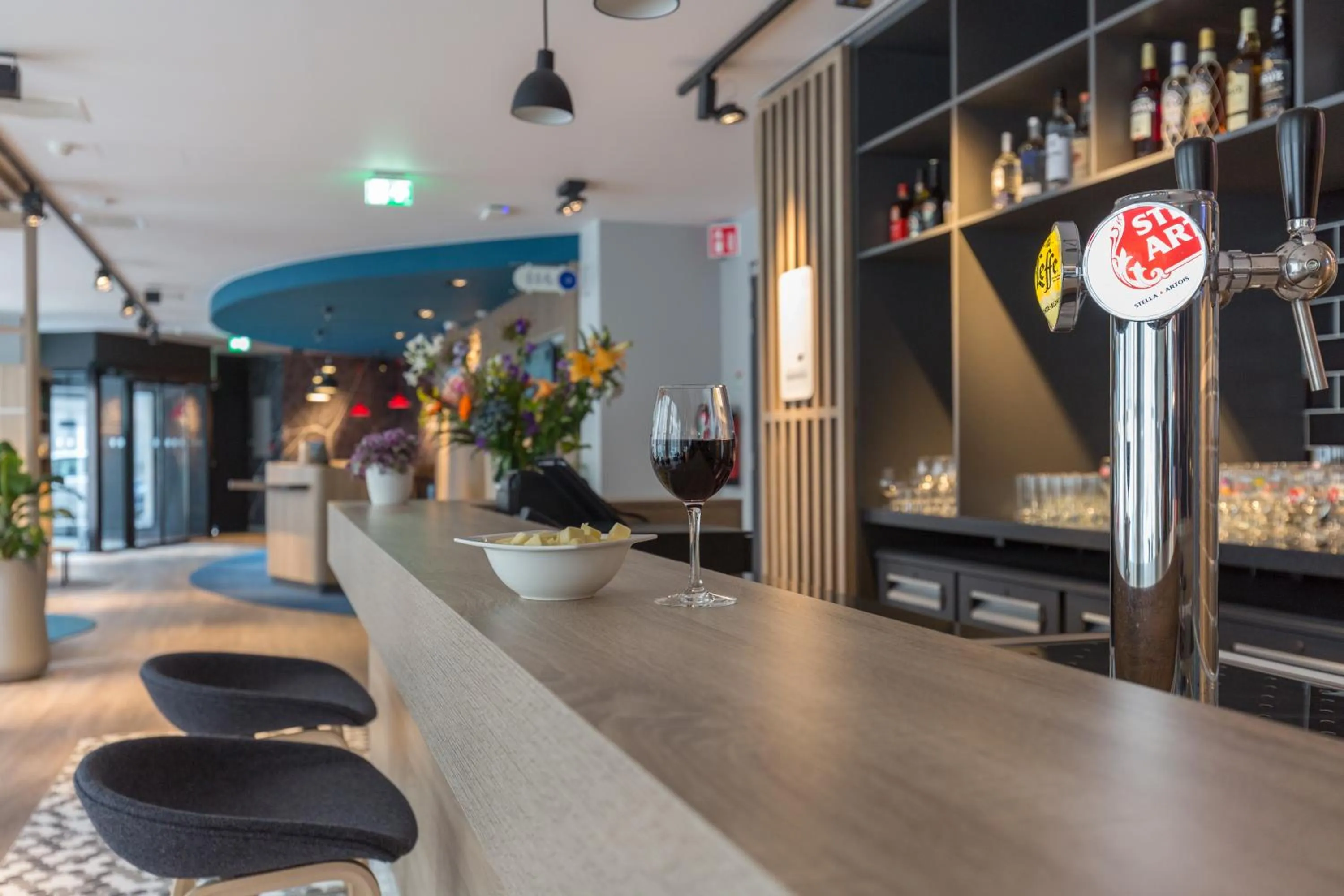 Lounge or bar in Holiday Inn Express Brussels-Grand-Place by IHG