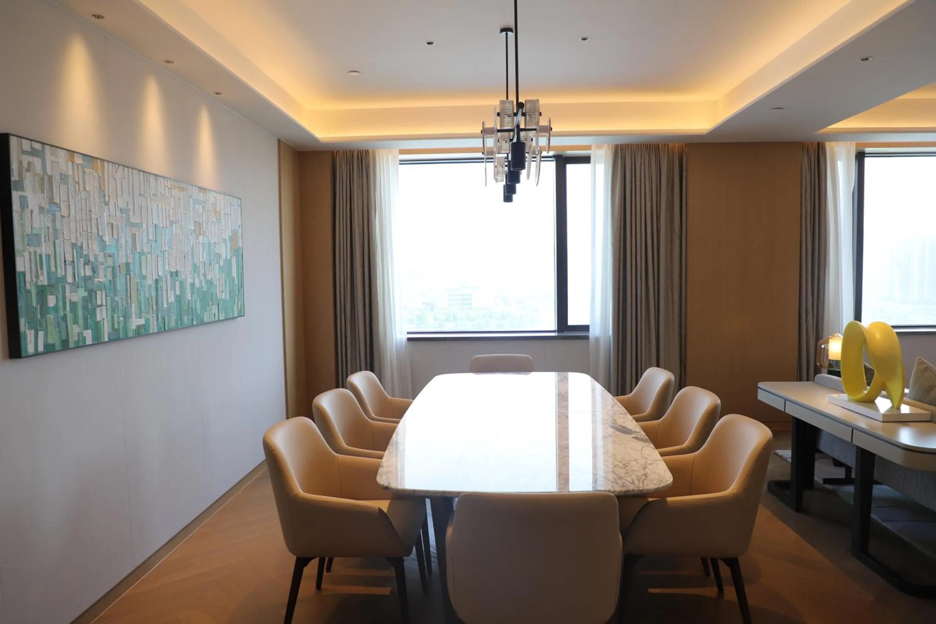 Dining area in Holiday Inn Zhengzhou High-Tech Zone by IHG
