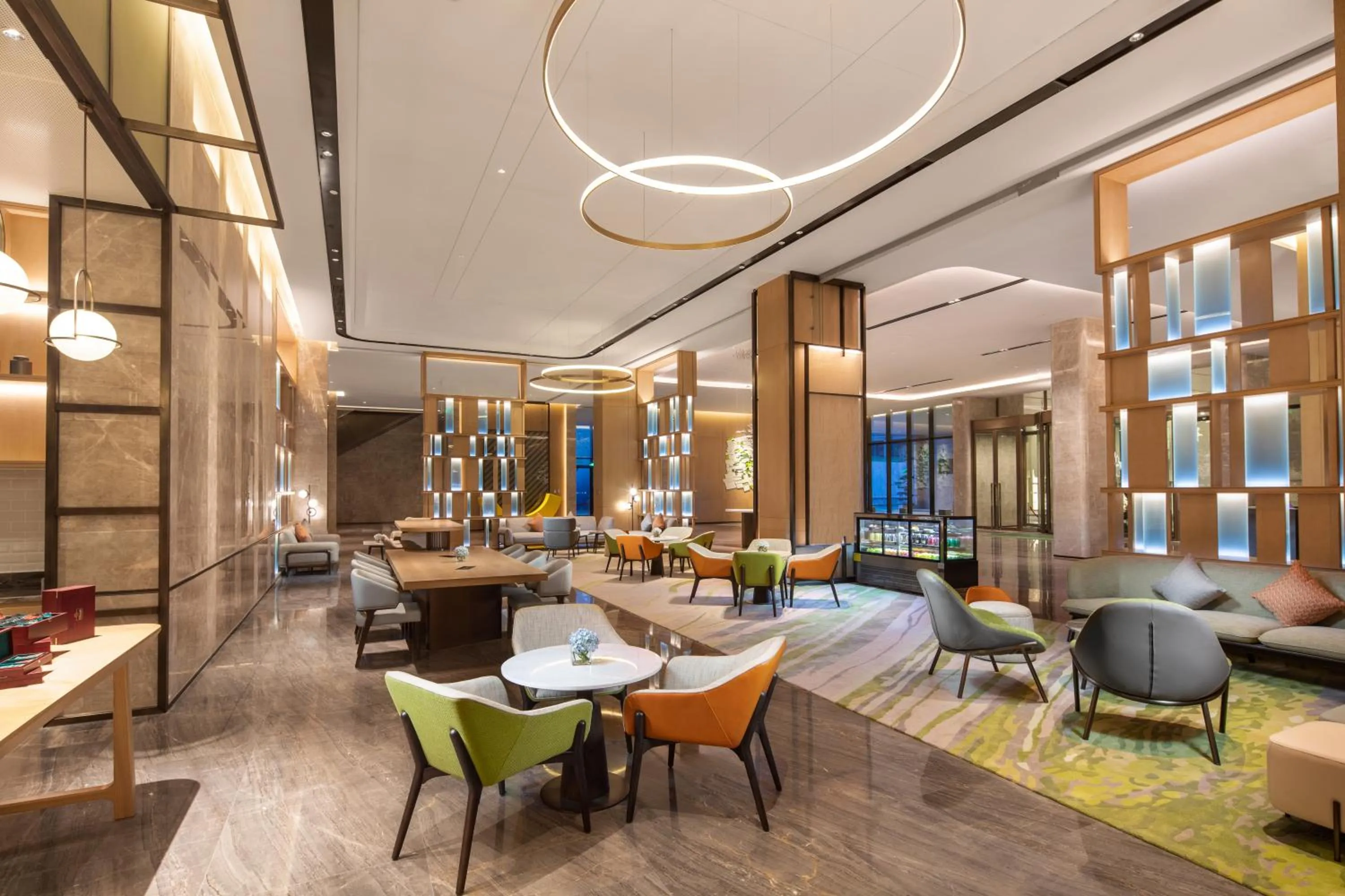 Lounge or bar in Holiday Inn Zhengzhou High-Tech Zone by IHG