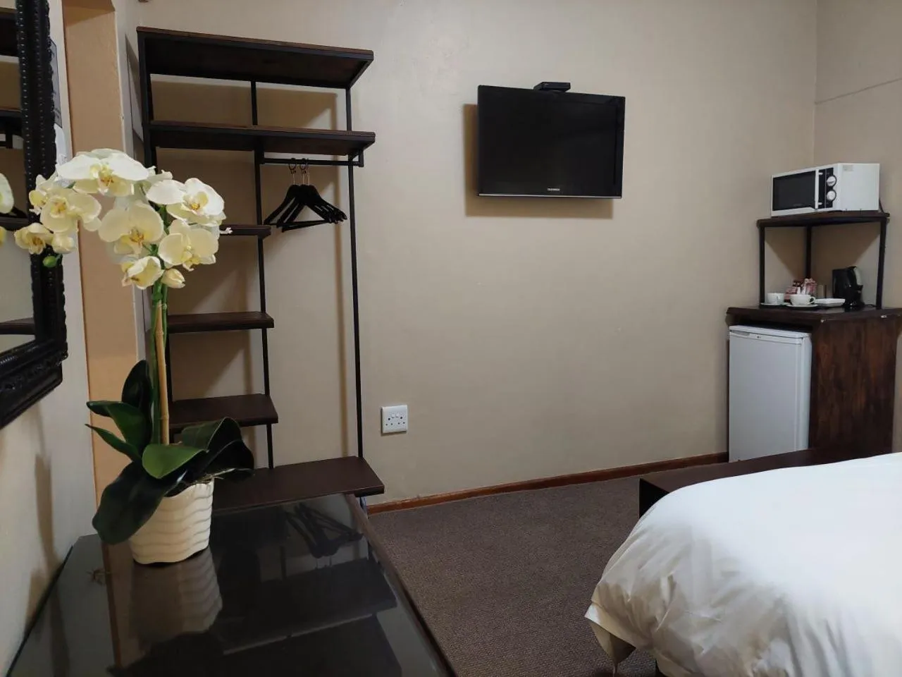 TV and multimedia, Bed in Aloes Guest House 62 on Meintjies