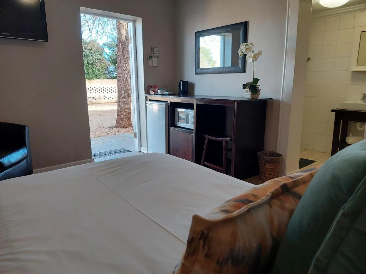 Shower, Bed in Aloes Guest House 62 on Meintjies