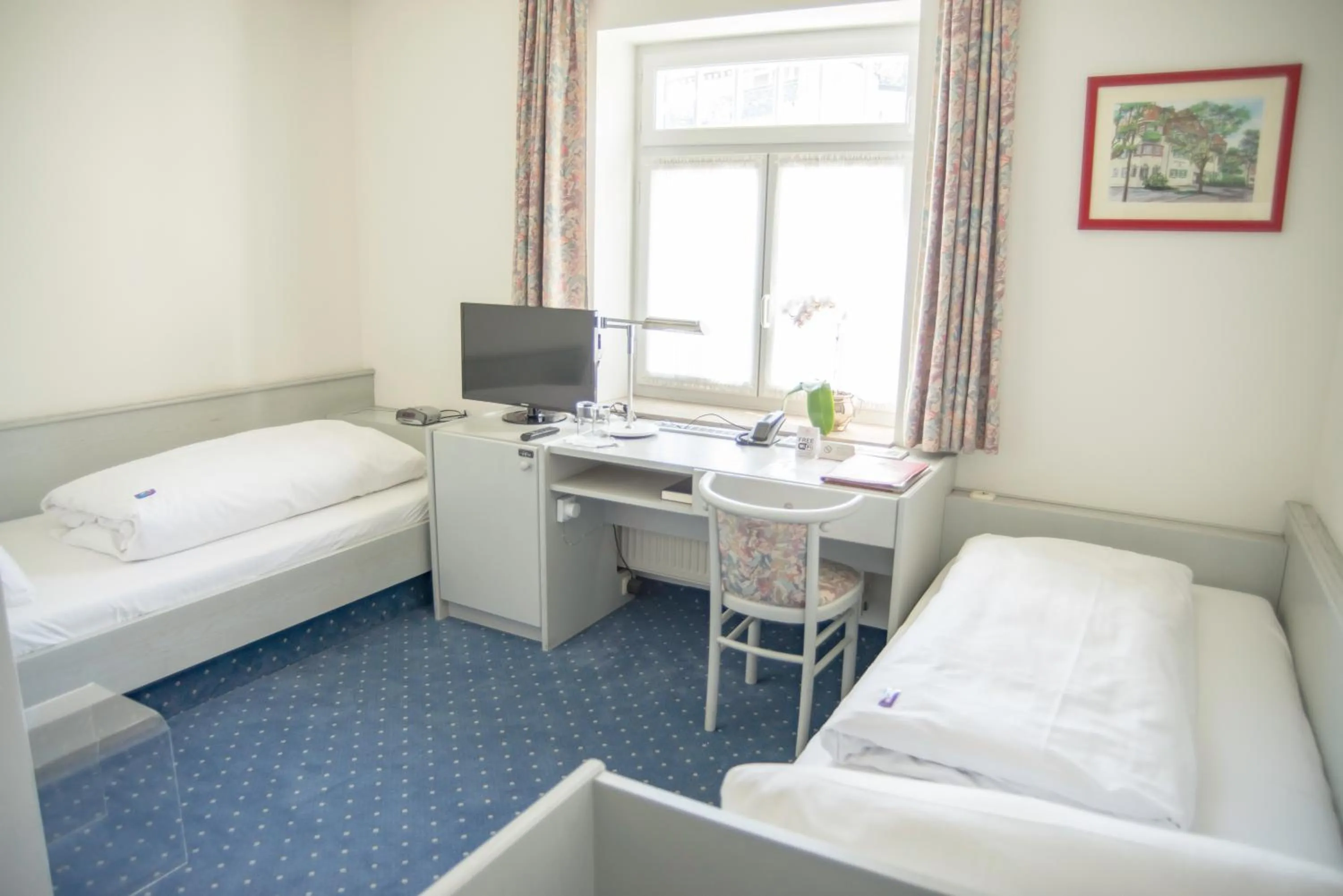 Bedroom, Bed in Hotel Gautinger Hof - Ruhig im Fünf-Seen-Land nahe S-Bahn und München