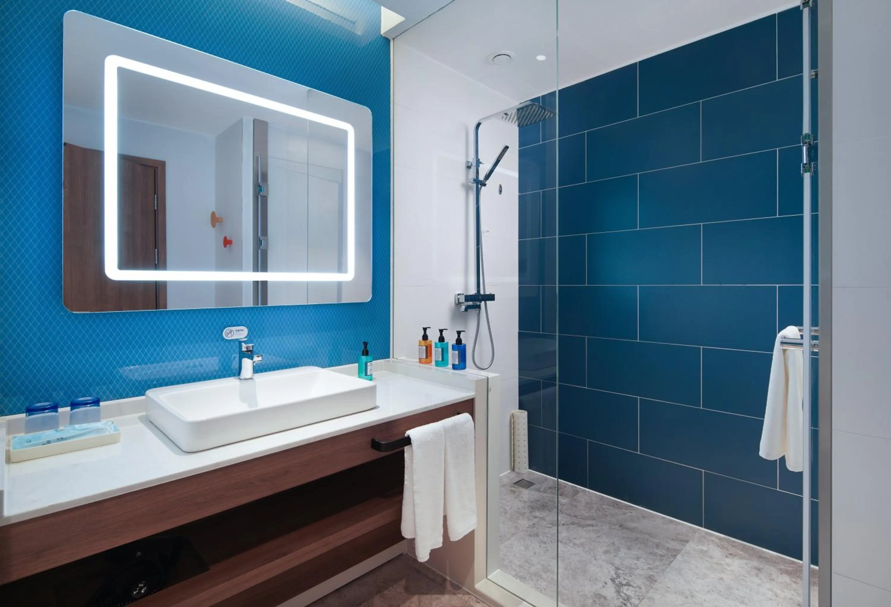 Bathroom in Holiday Inn Express Ulanqab Jining by IHG
