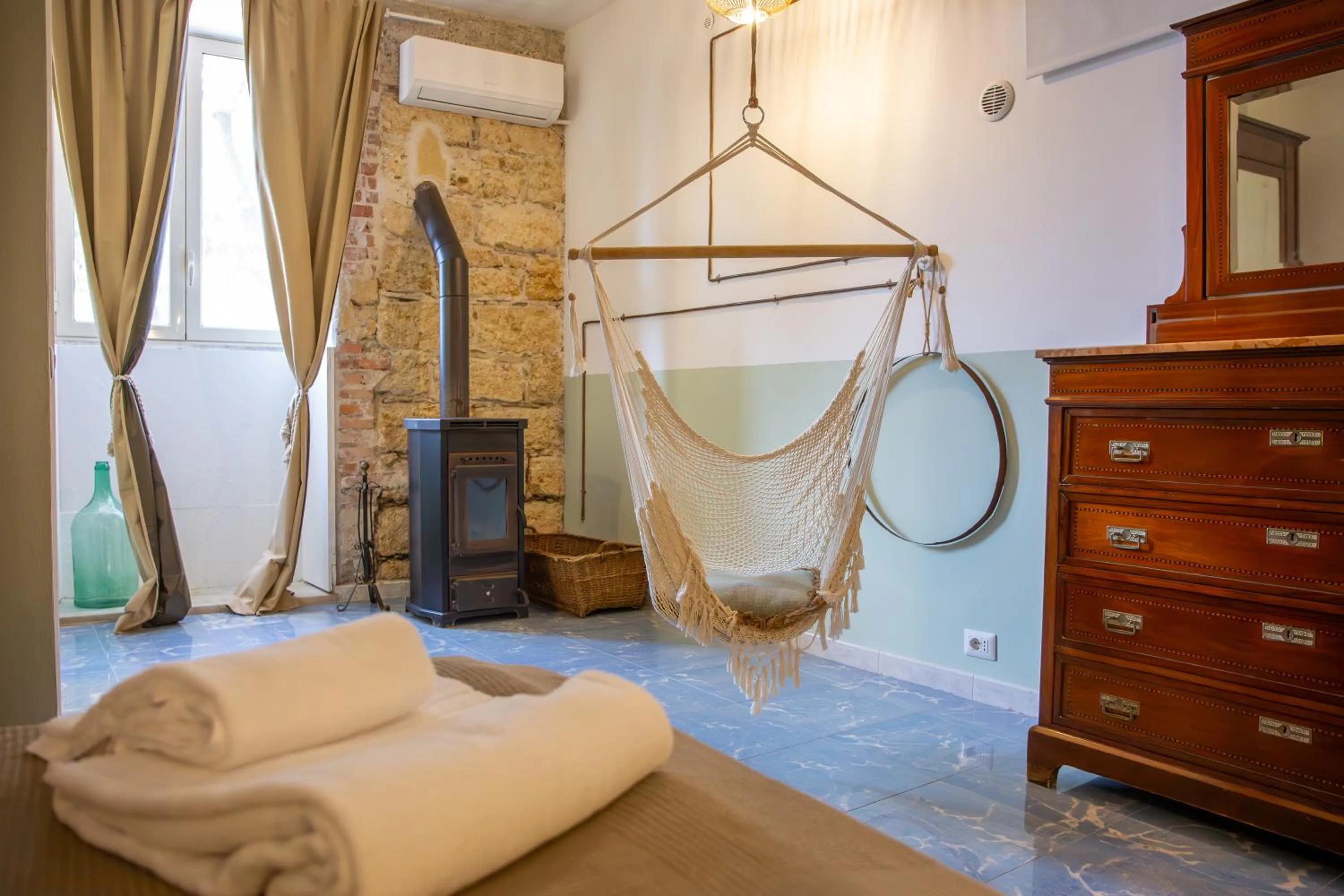 Living room, Bed in Villa Caterina - Solemar Sicilia