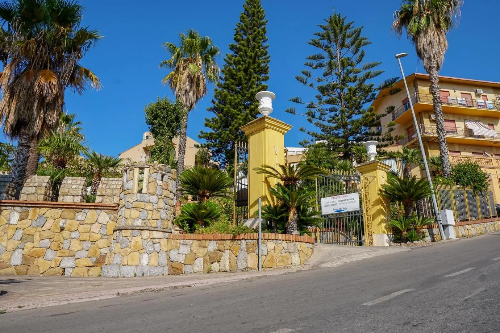 Facade/entrance in Villa Caterina - Solemar Sicilia