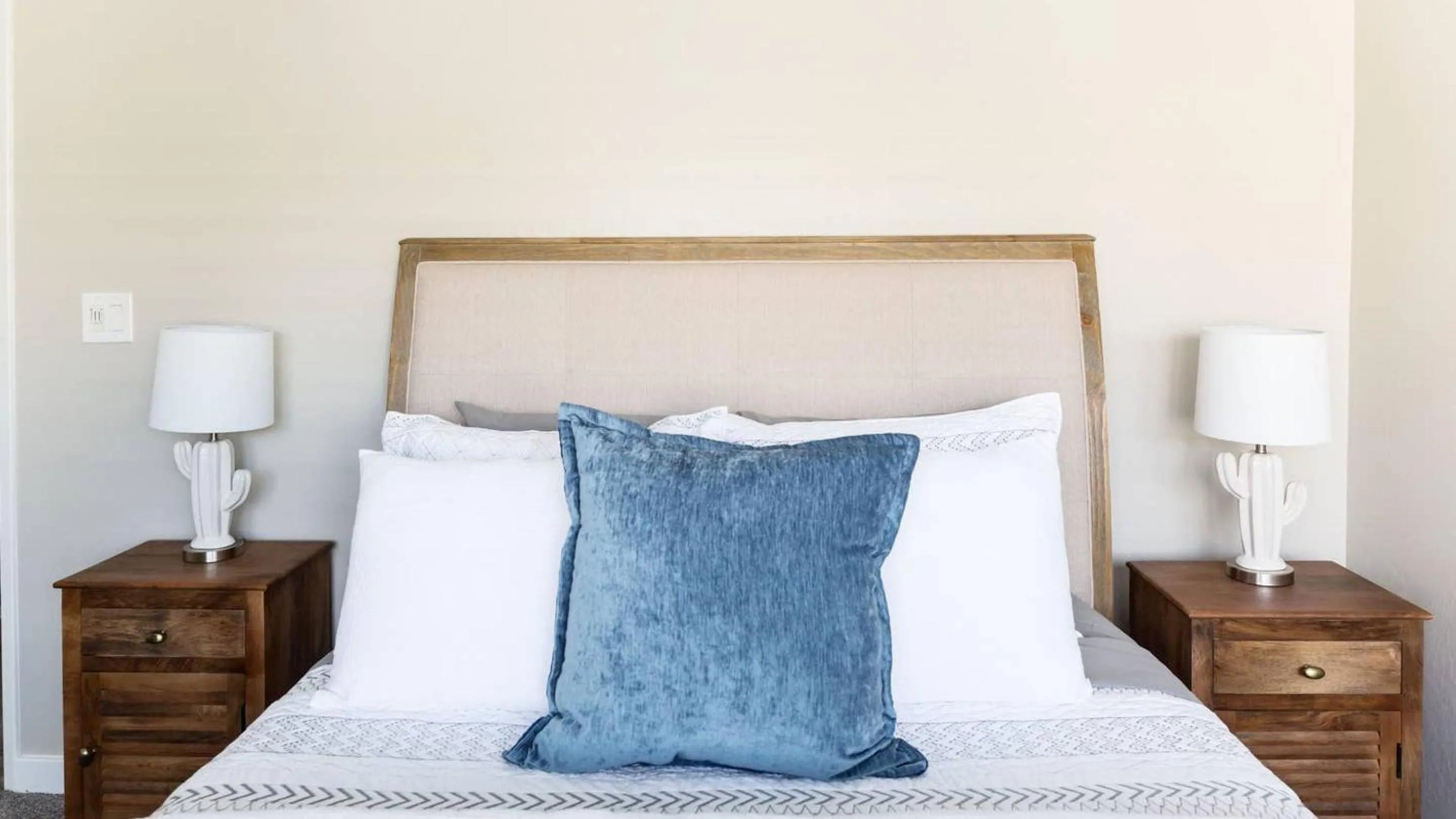 Other, Bed in Updated Condo in A Old Town Scottsdale Location