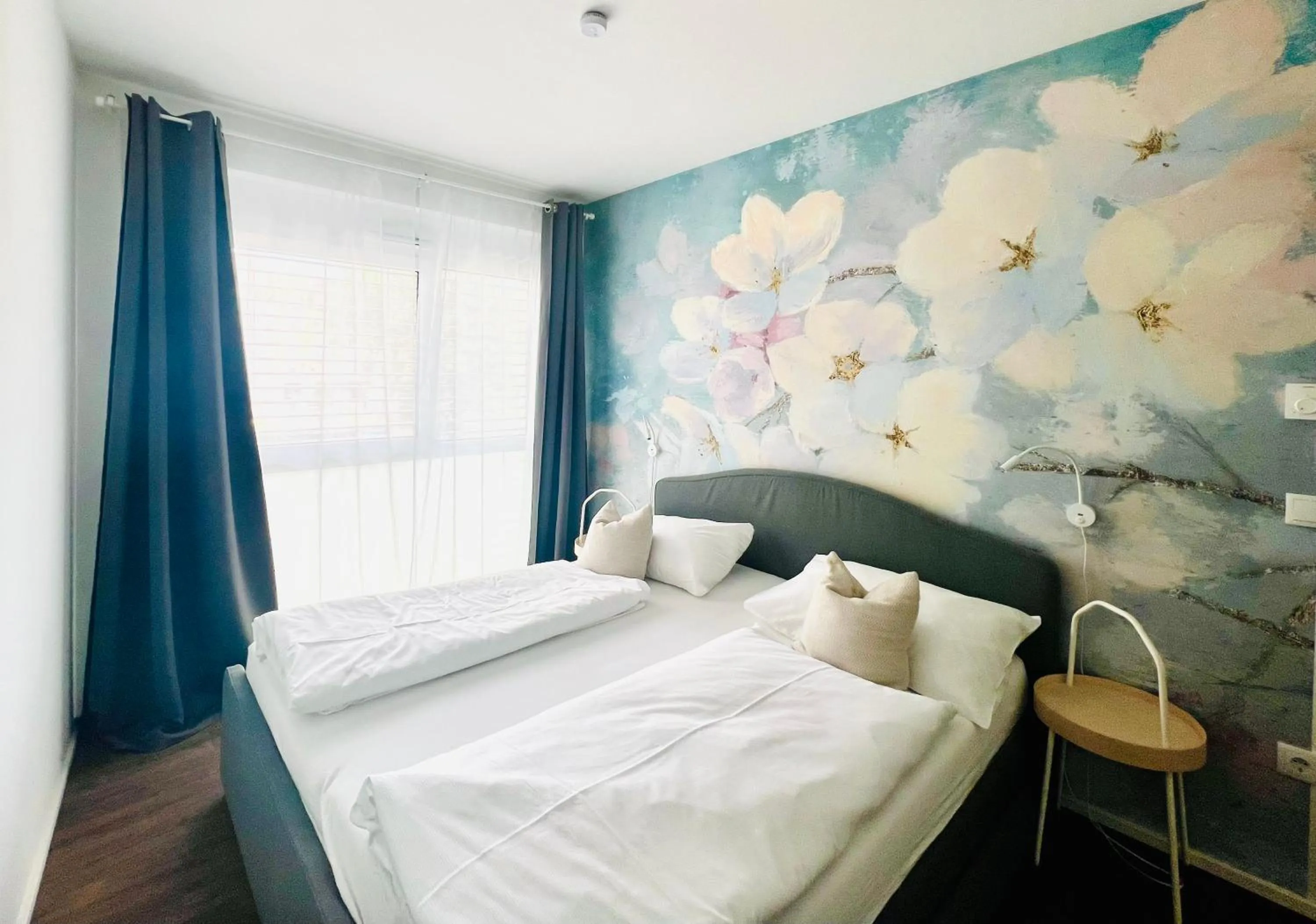 Bed in APSTAY Eggenberg I Self Check-in I Parking option