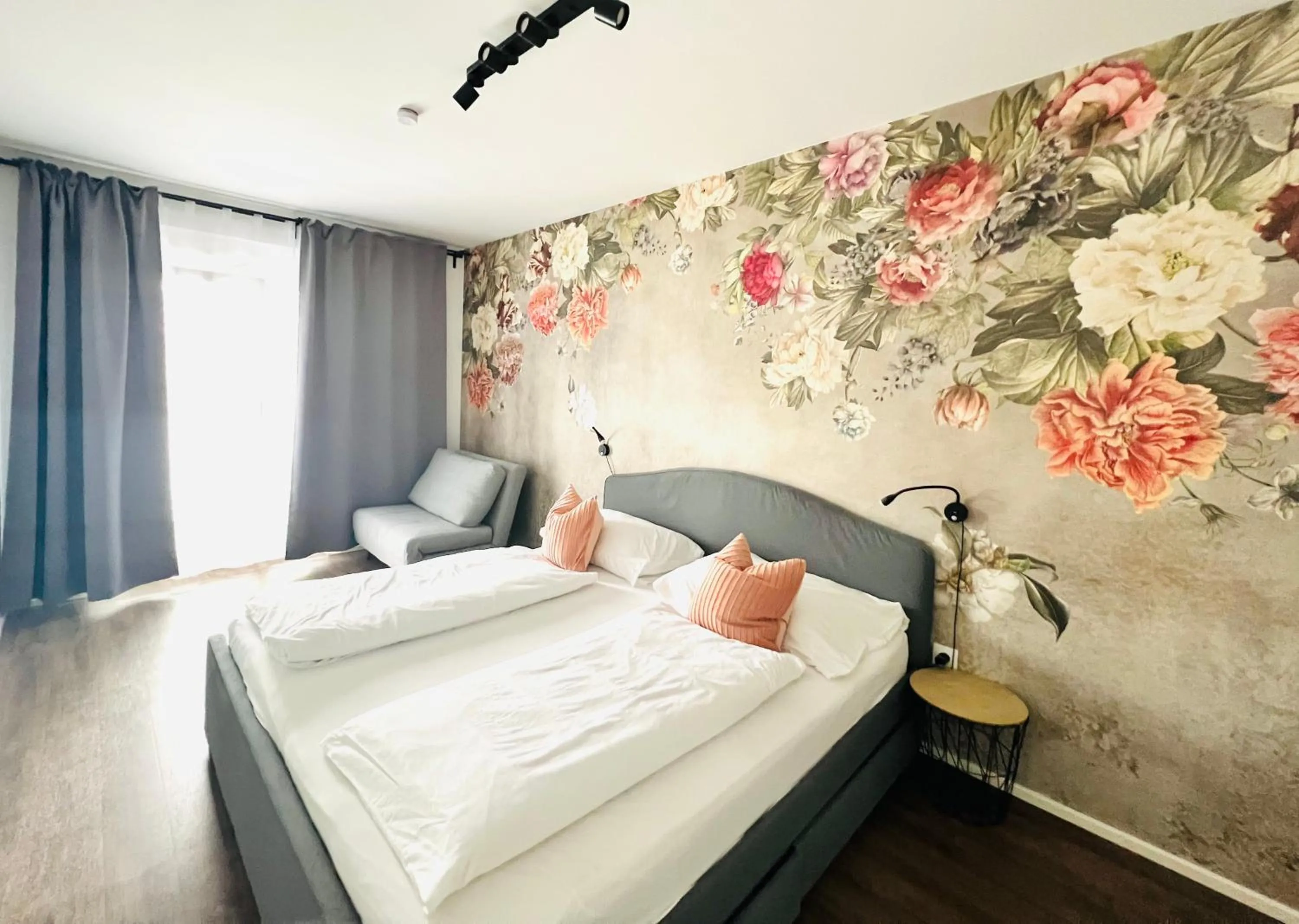 Bed in APSTAY Eggenberg I Self Check-in I Parking option