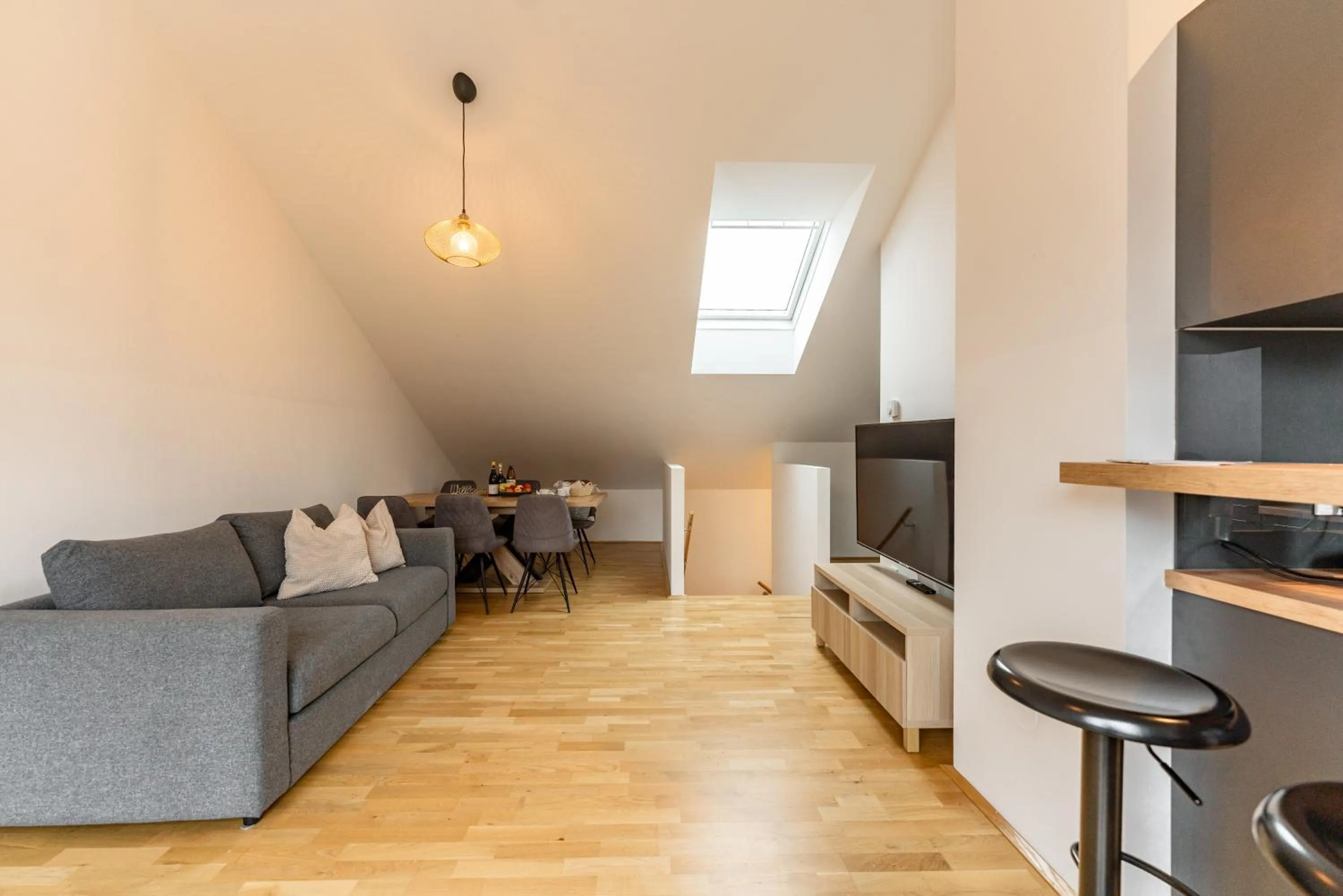 TV and multimedia in APSTAY Eggenberg I Self Check-in I Parking option