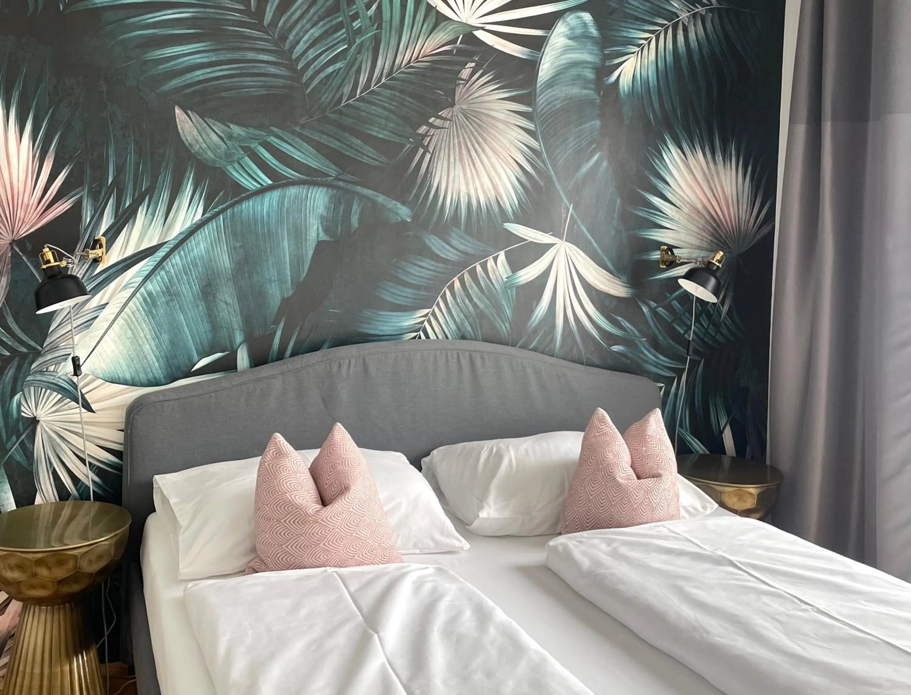 Bed in APSTAY Eggenberg I Self Check-in I Parking option