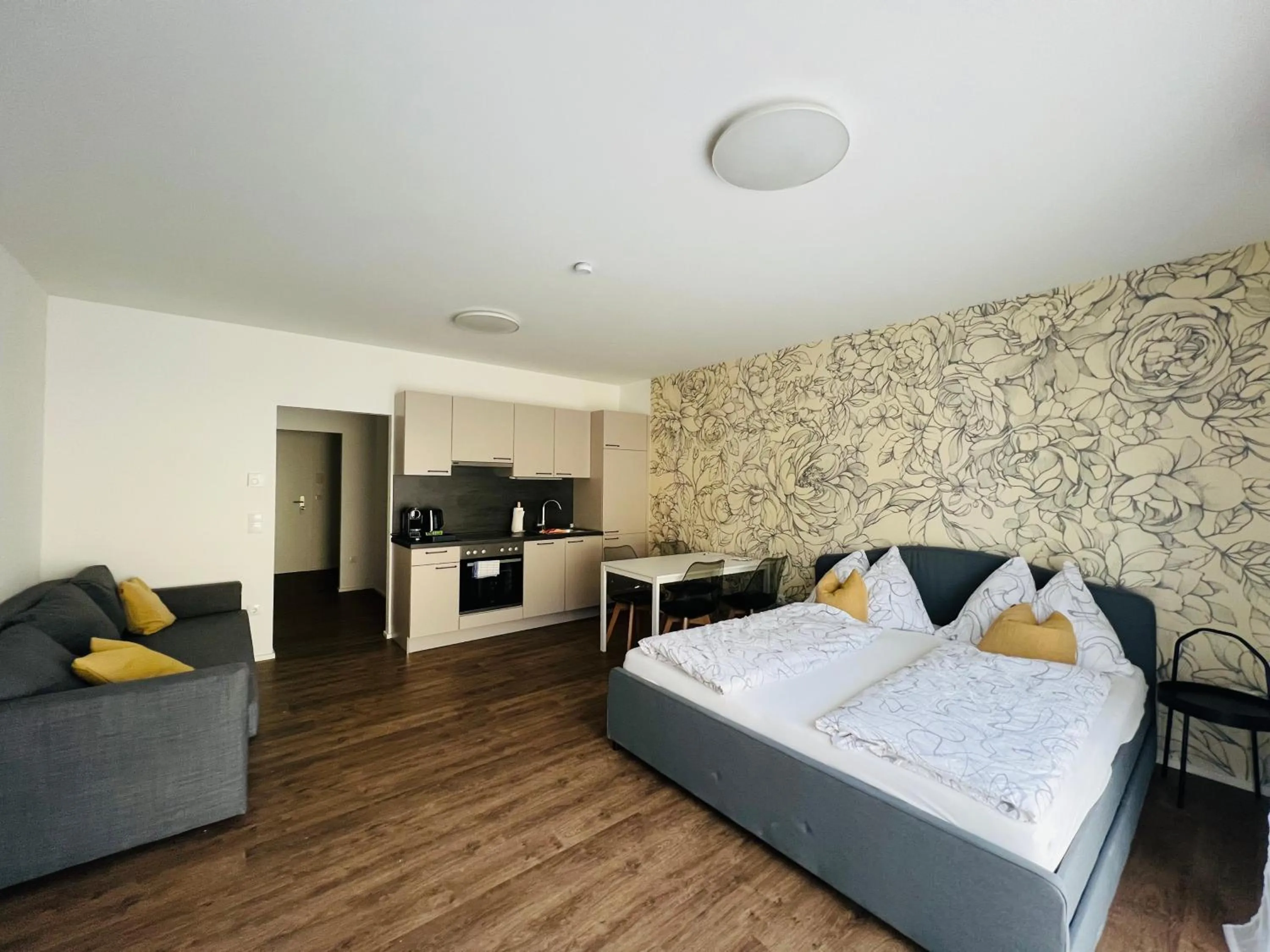 Bed in APSTAY Eggenberg I Self Check-in I Parking option