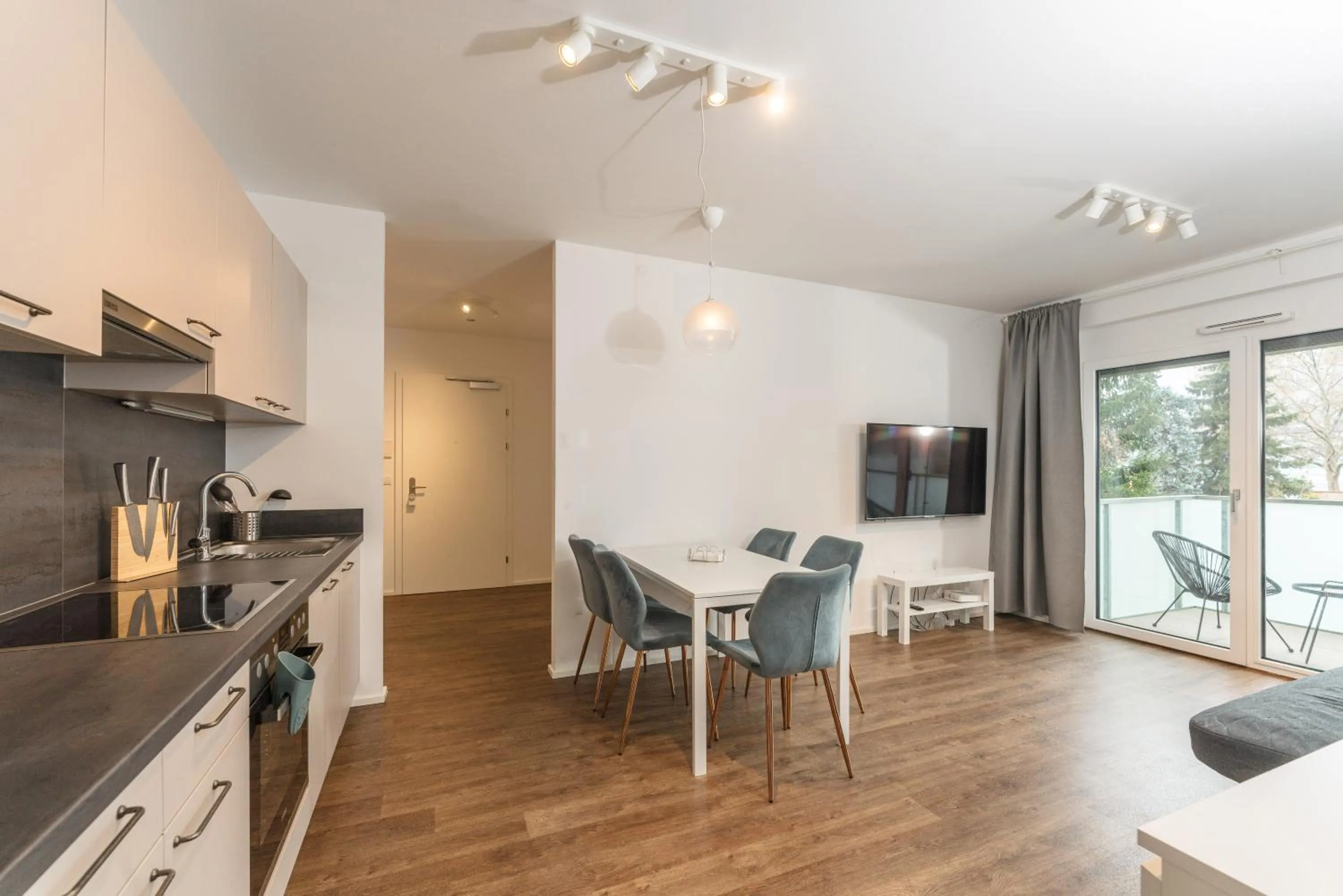 TV and multimedia in APSTAY Eggenberg I Self Check-in I Parking option