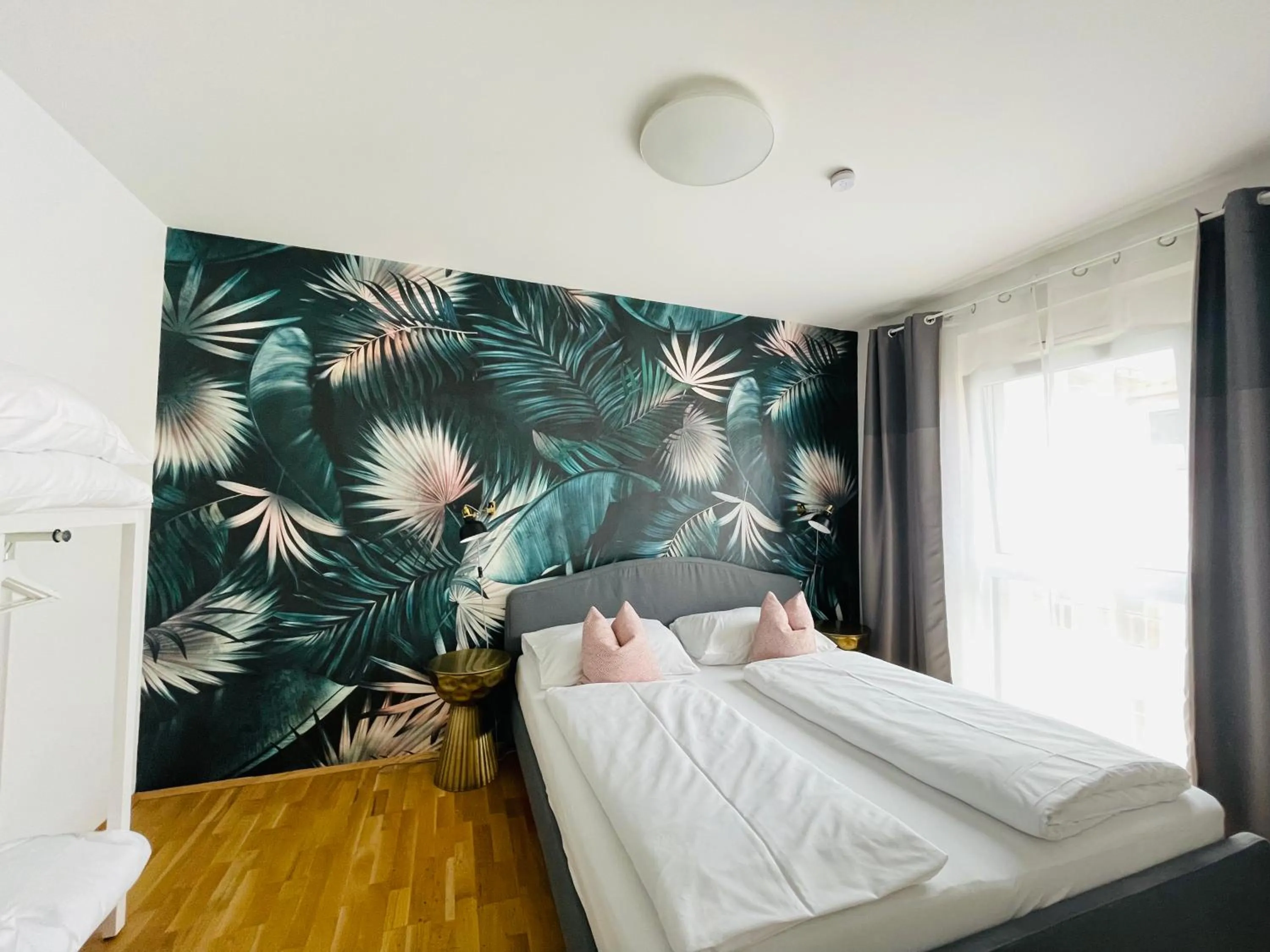 Bed in APSTAY Eggenberg I Self Check-in I Parking option