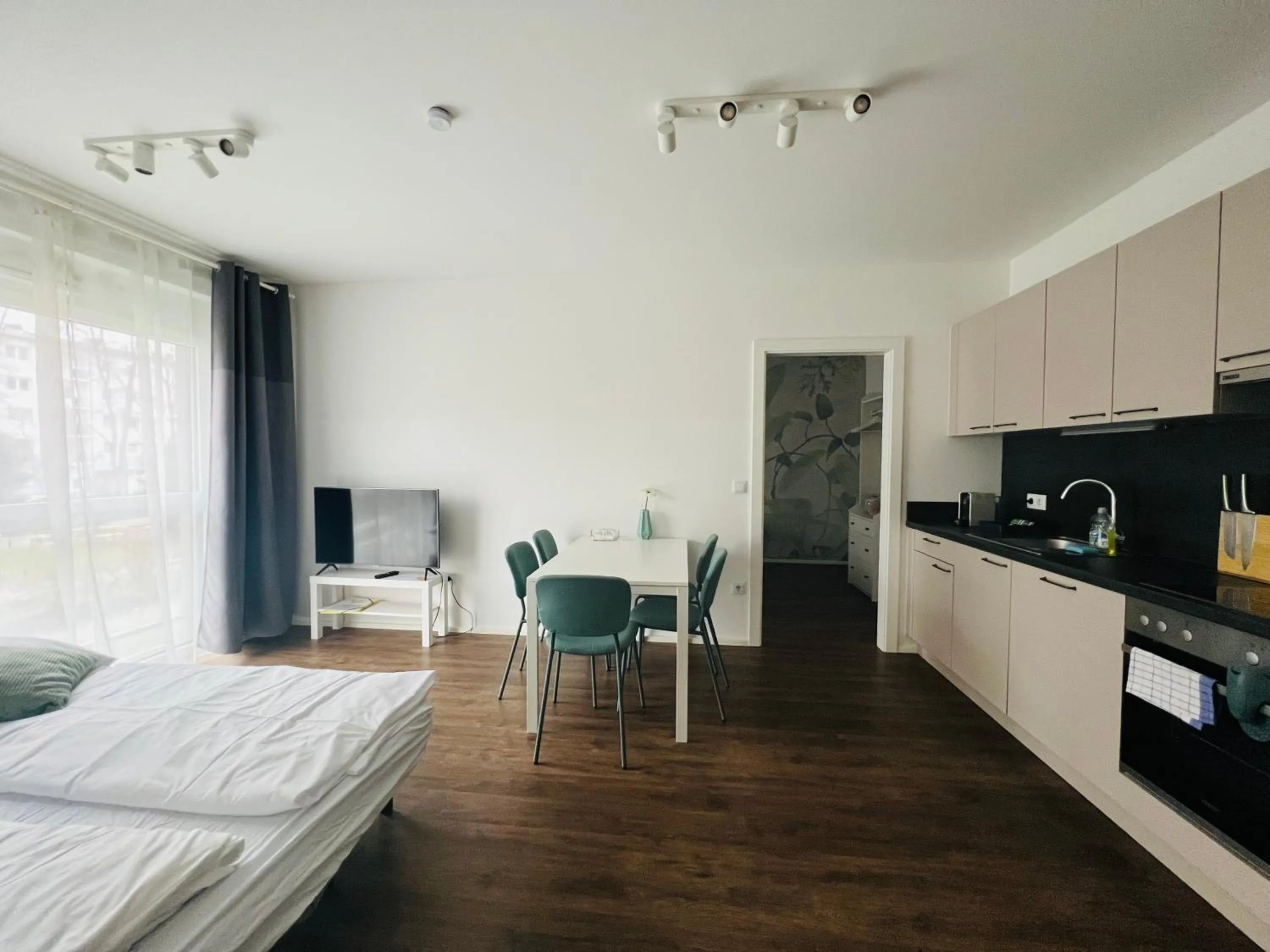 Bed in APSTAY Eggenberg I Self Check-in I Parking option