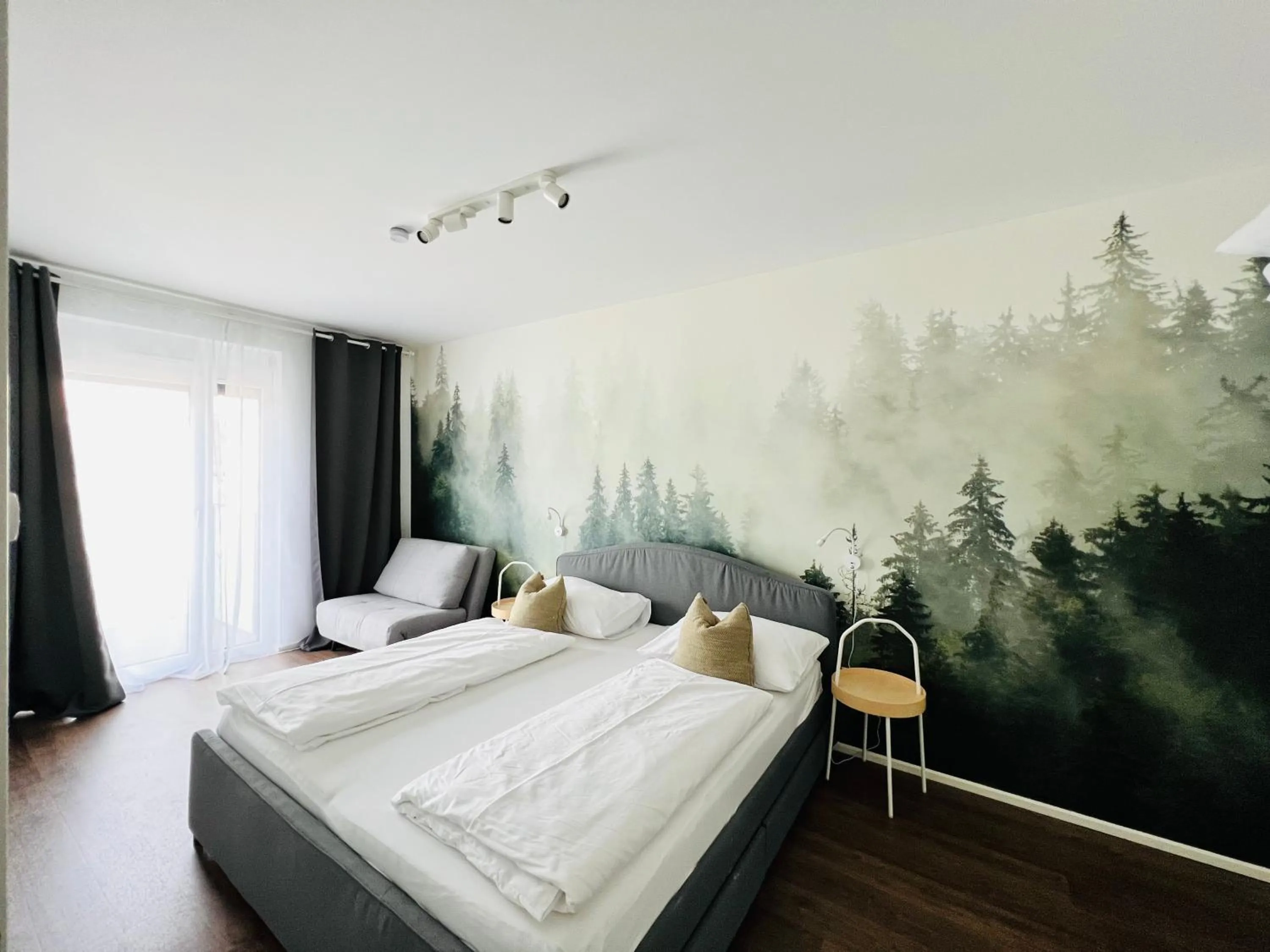 Bed in APSTAY Eggenberg I Self Check-in I Parking option