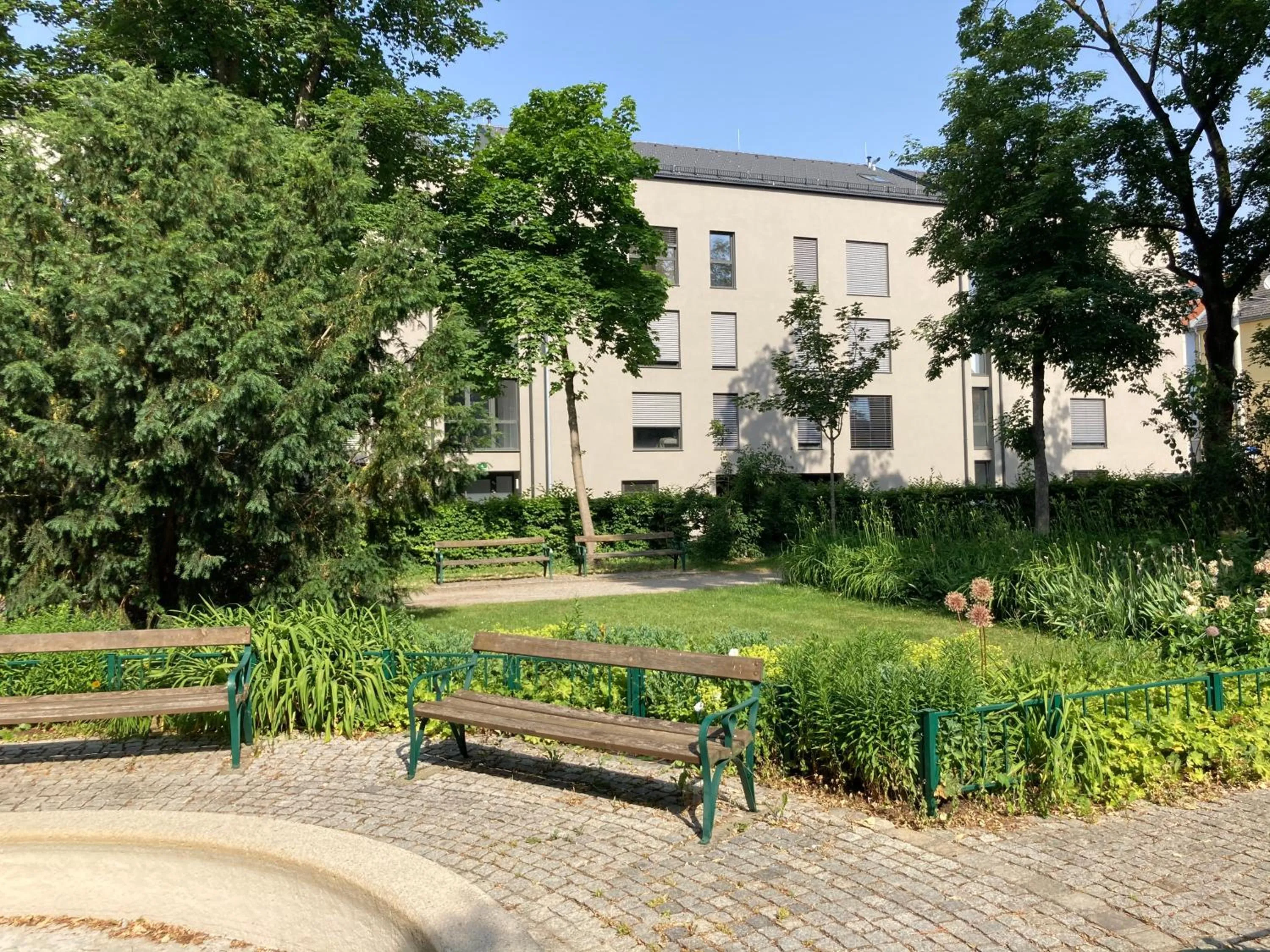 Property building in APSTAY Eggenberg I Self Check-in I Parking option