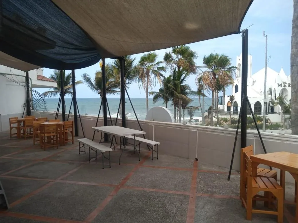 Restaurant/places to eat in Hotel San Diego