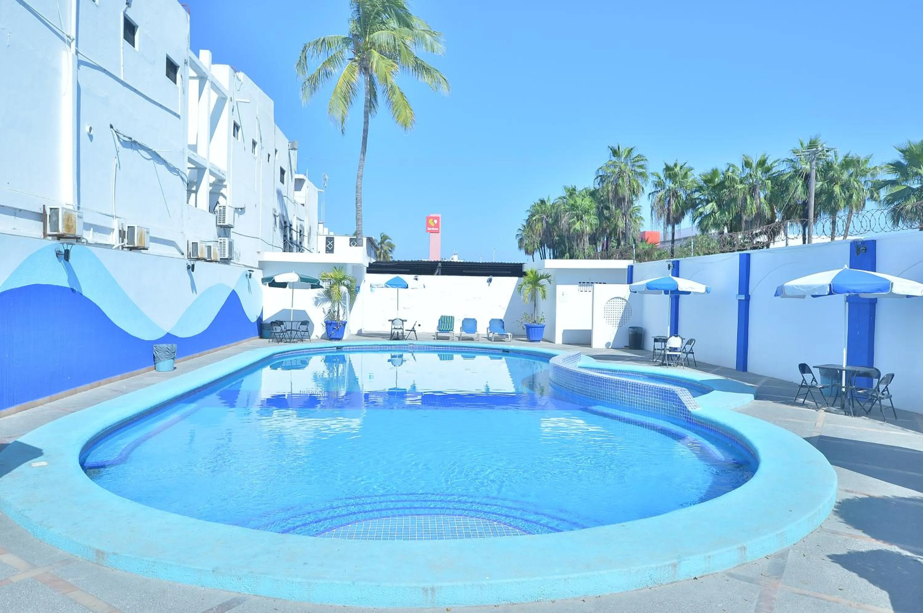 Swimming pool in Hotel San Diego