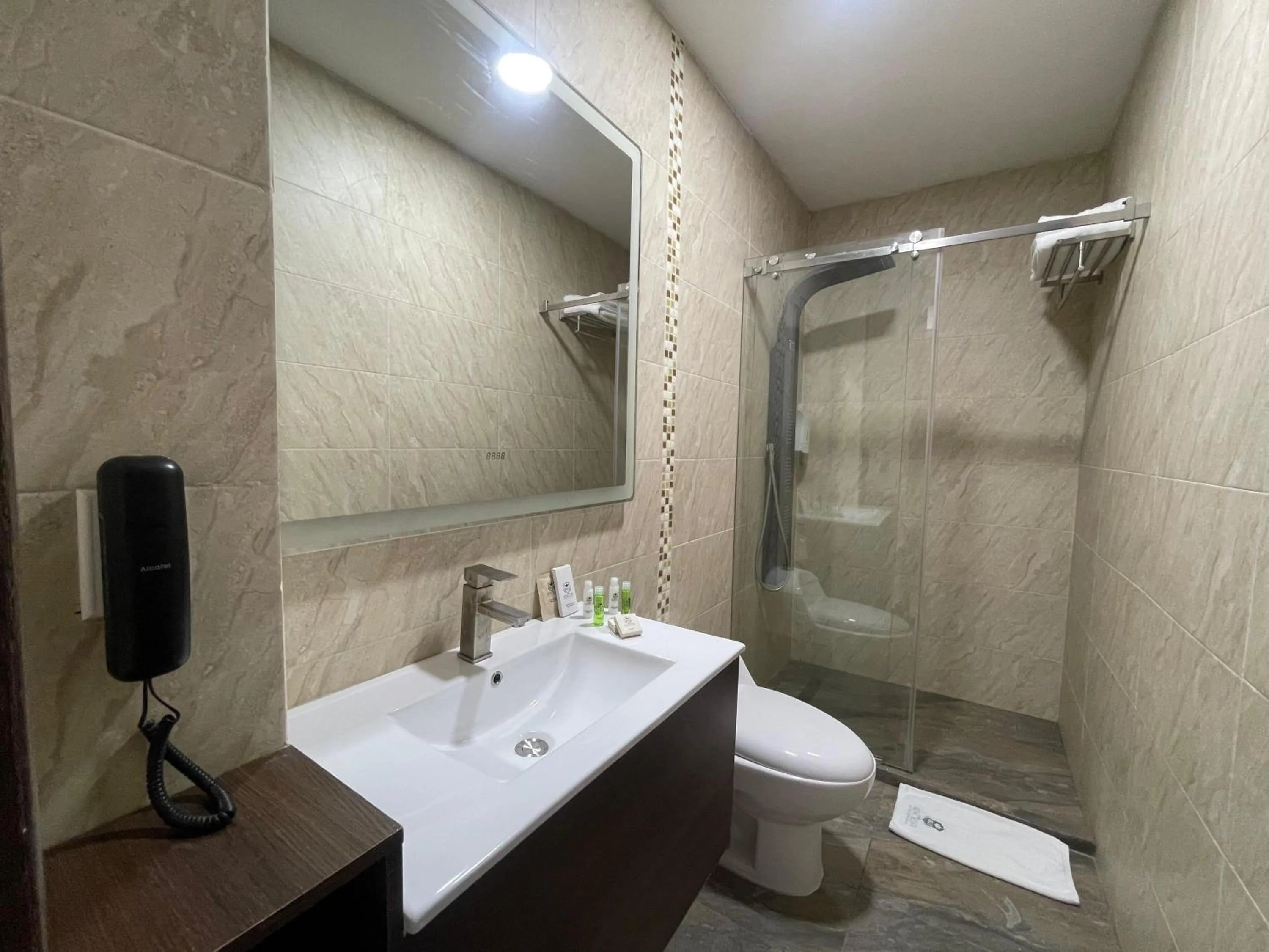 Shower in Hotel Real Elim International