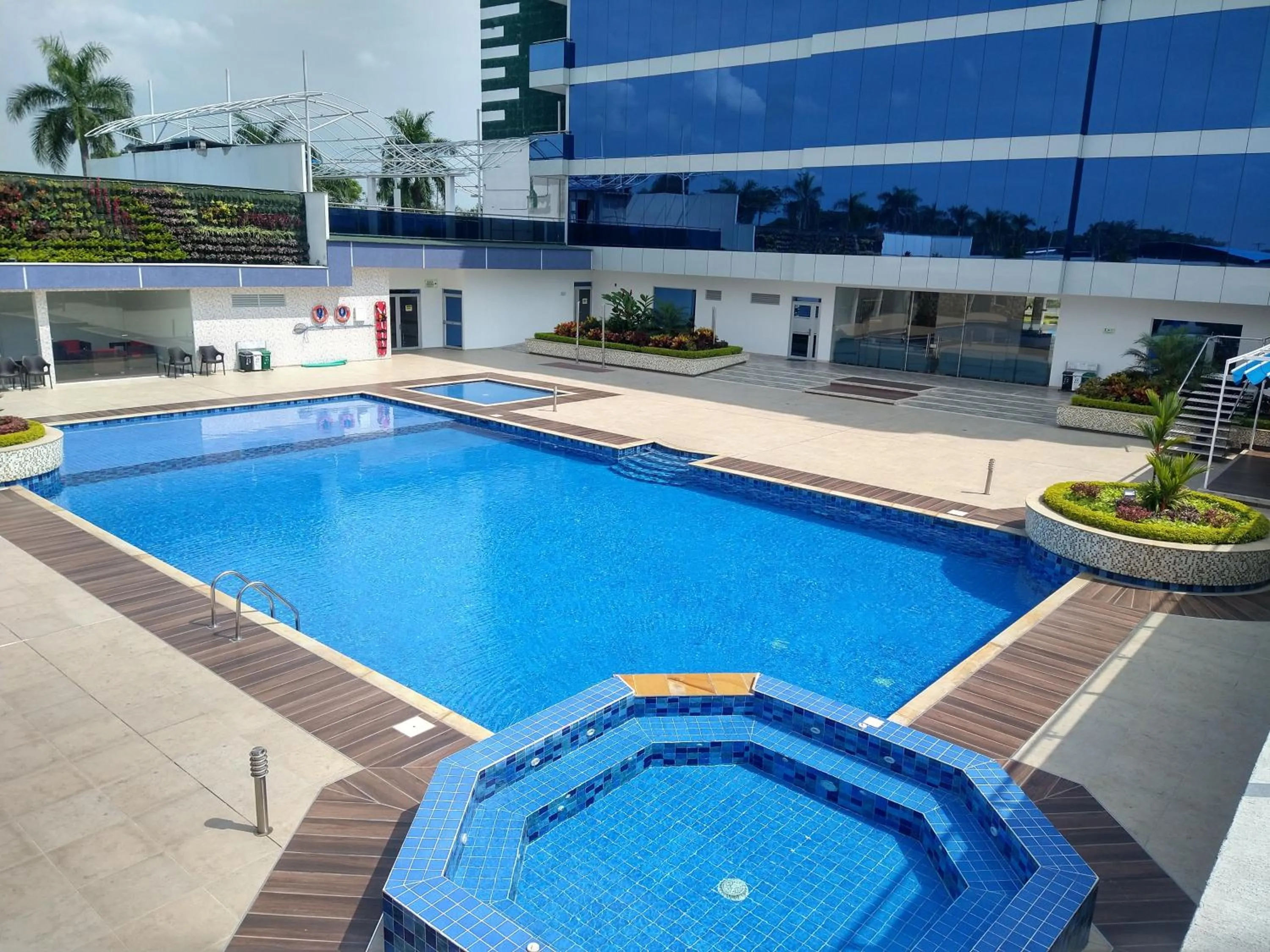  in Hotel Real Elim International