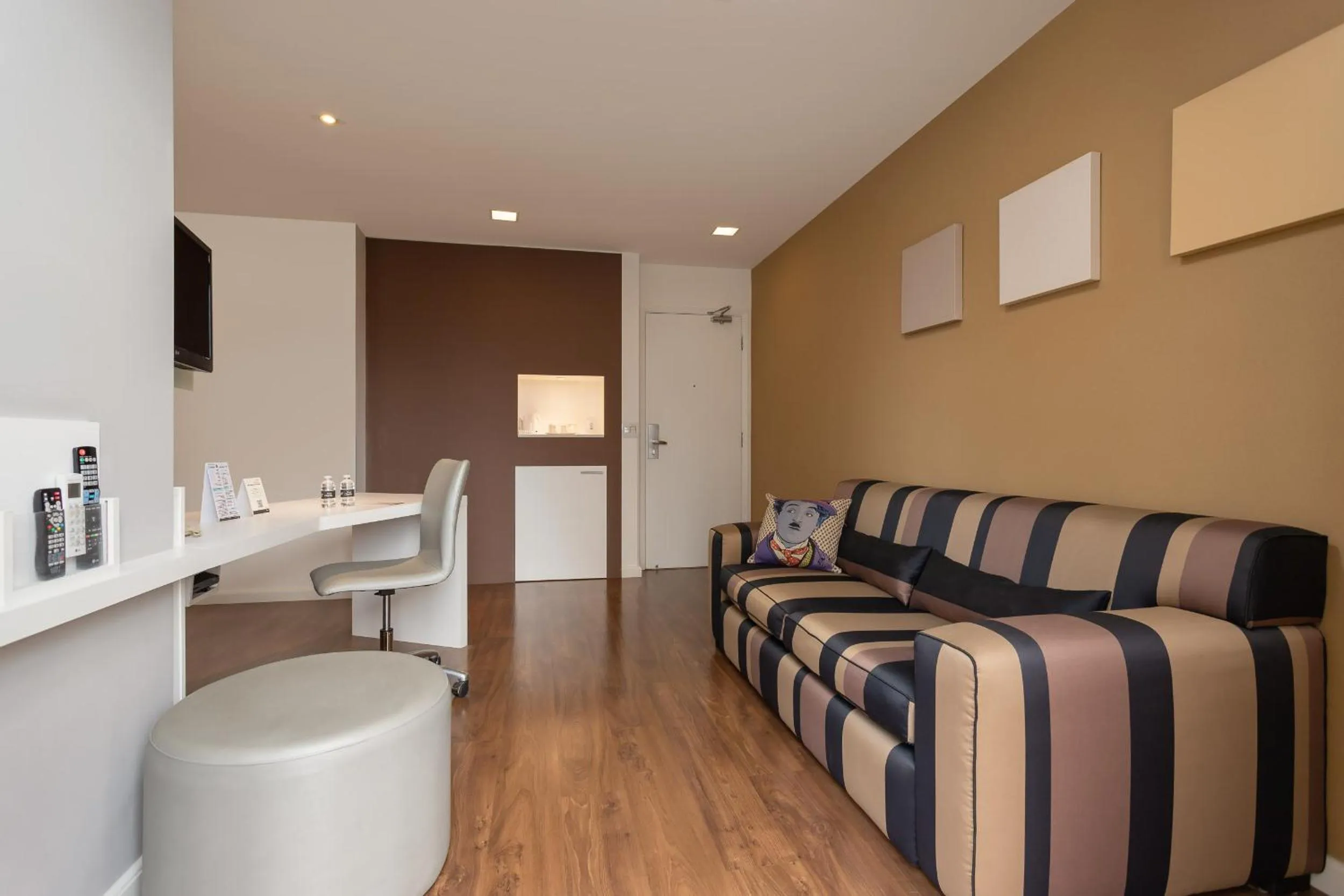 Day in Paulista Suites by Charlie