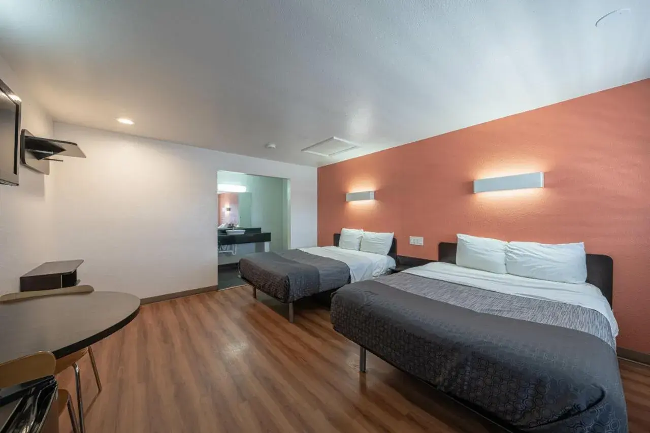 Standard Double Room in Coastal Valley Inn Standard Double Room in Coastal Valley Inn