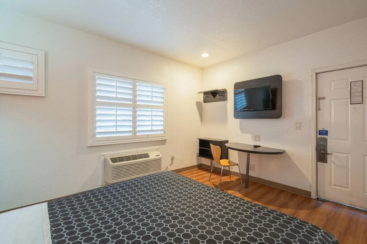 Bed in Coastal Valley Inn