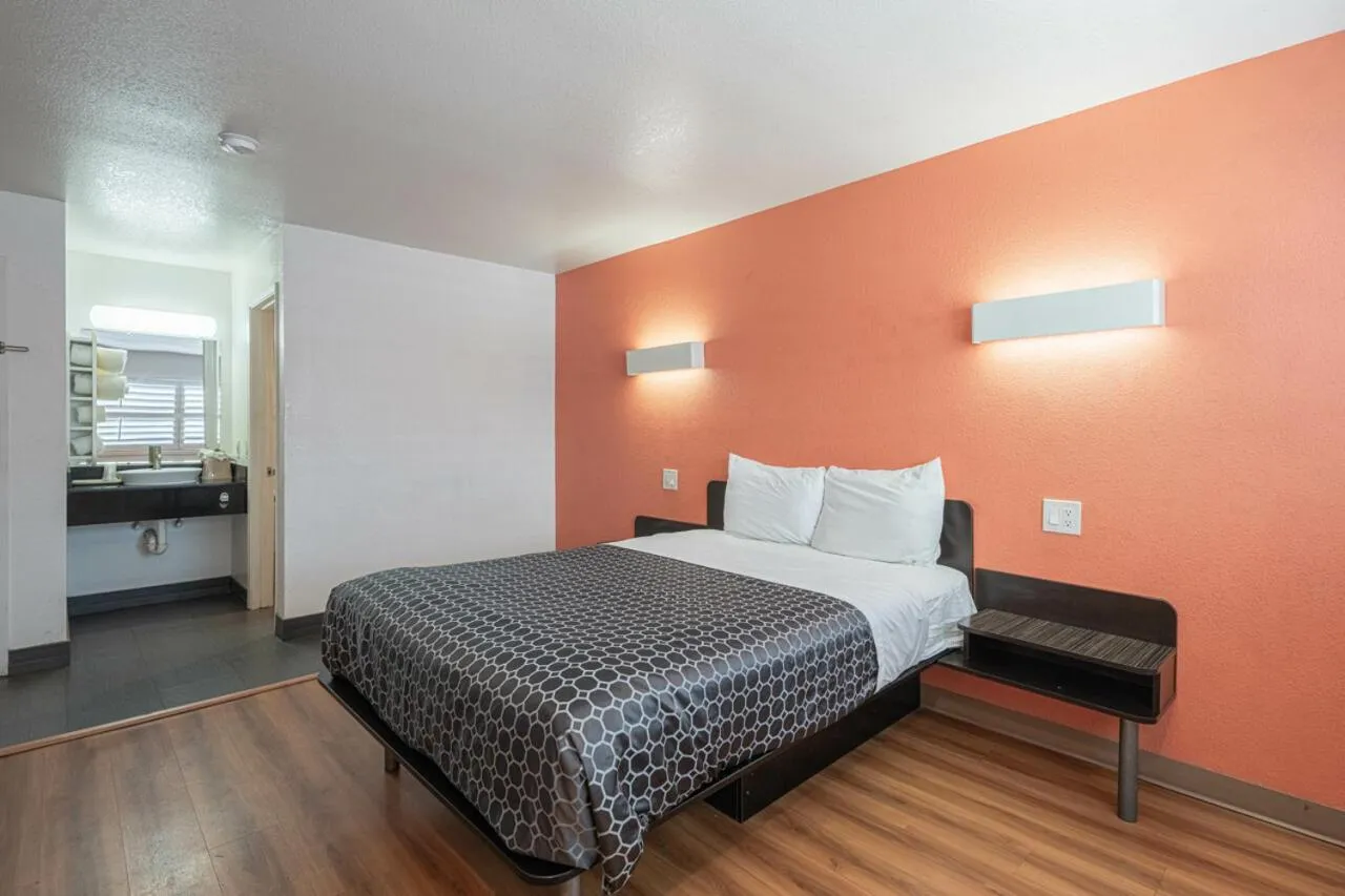 Bed in Coastal Valley Inn