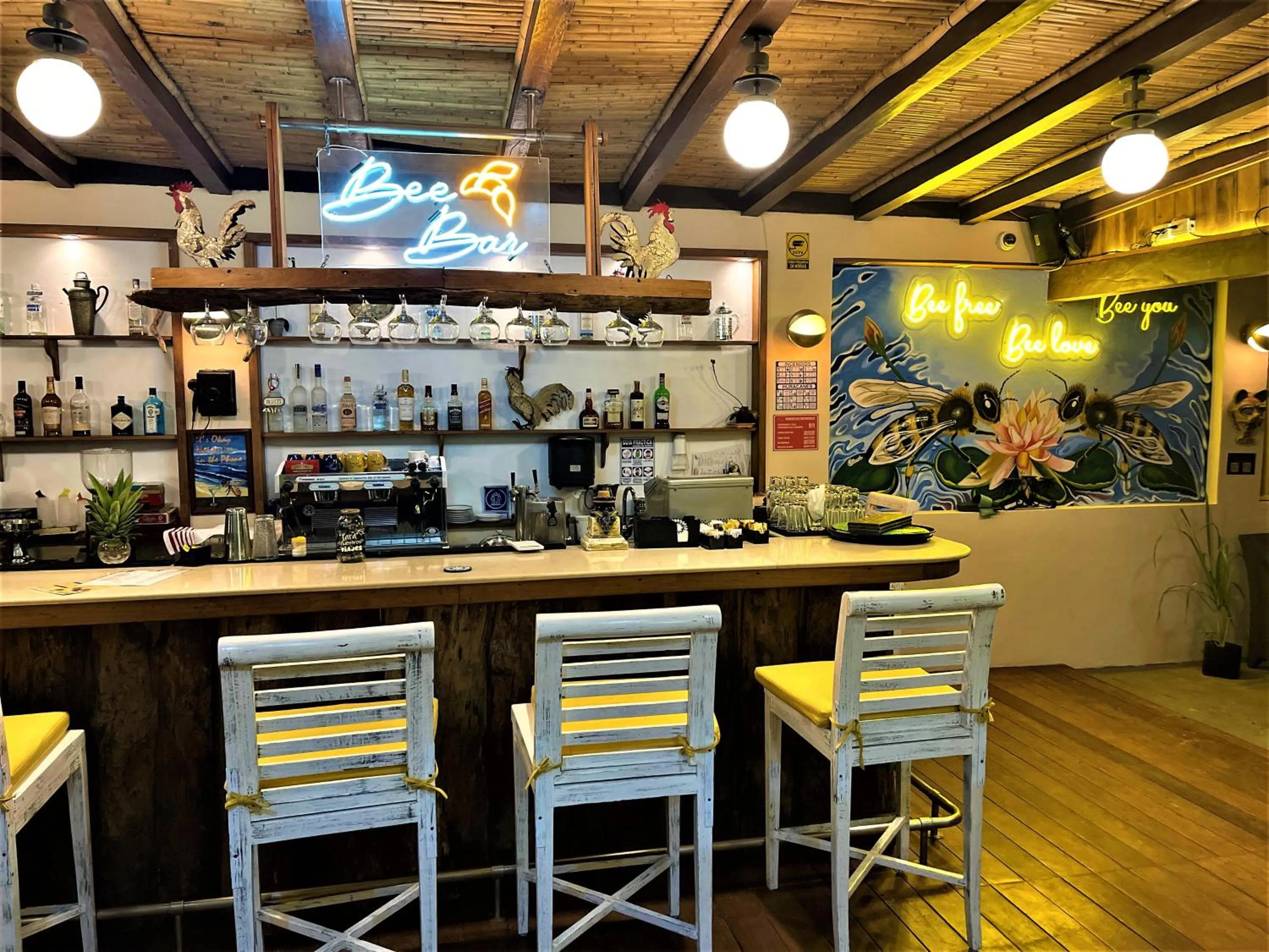 Lounge or bar in Hotel 12 BEES by Kavia