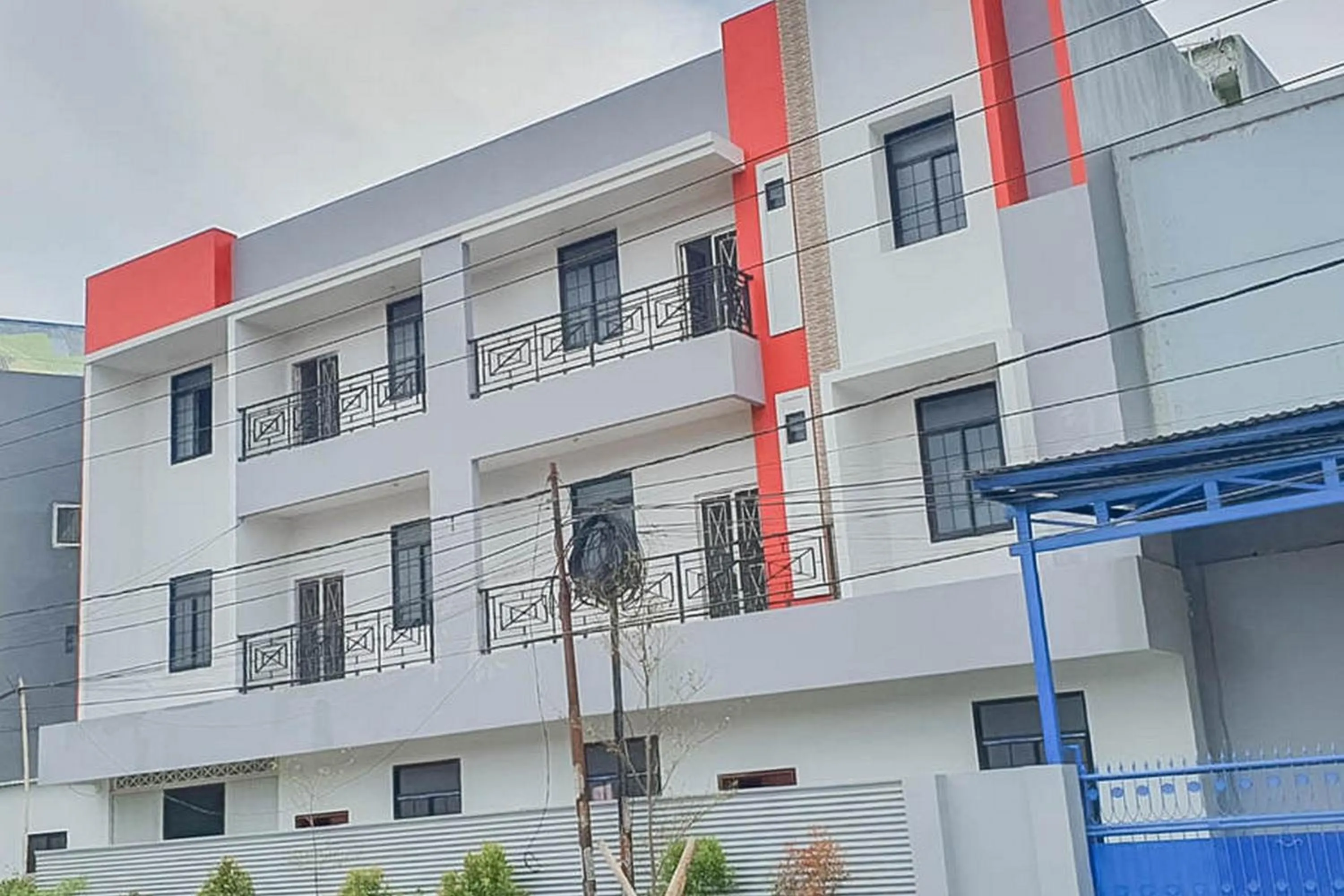 Property building in Mahkota Residence Mitra RedDoorz