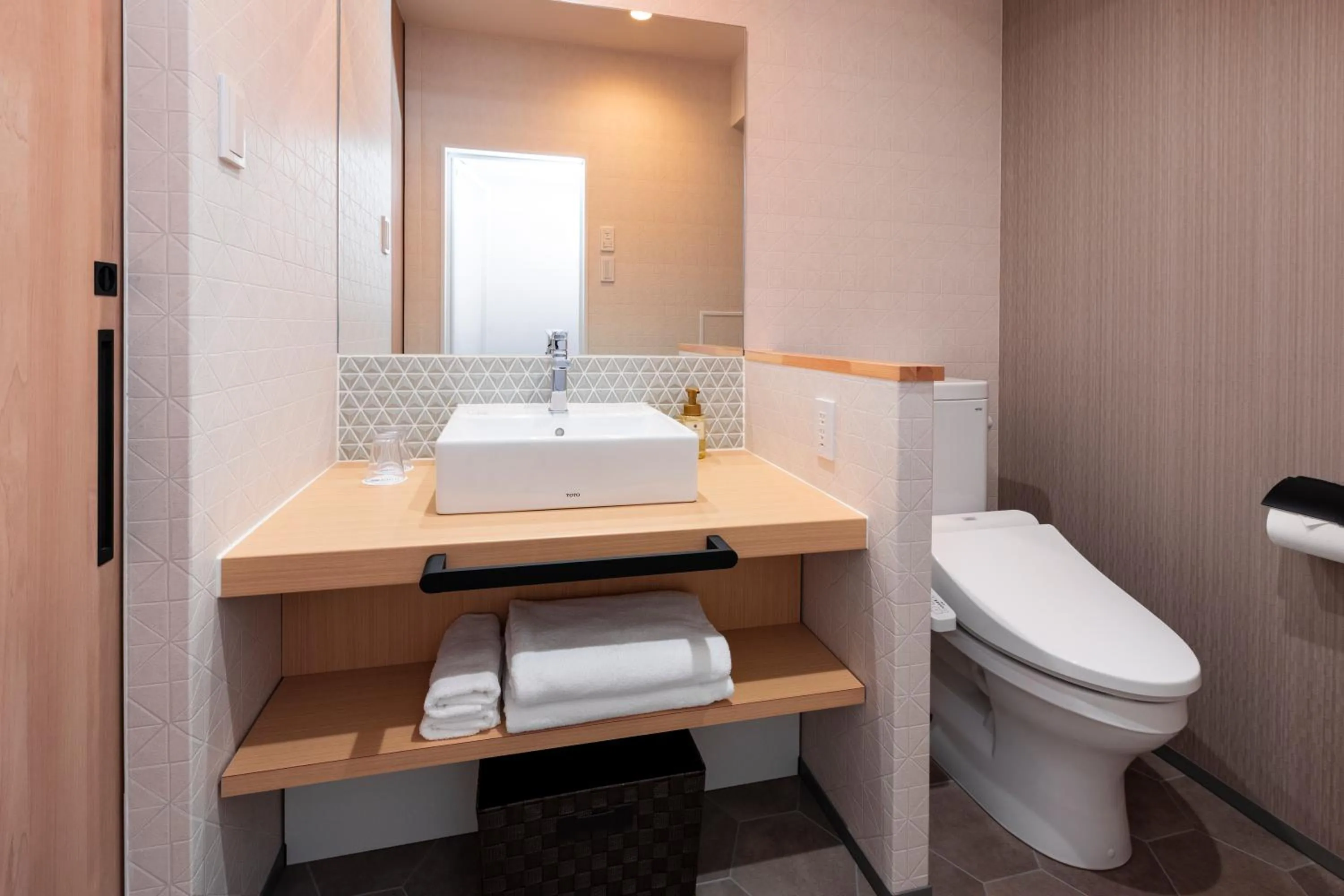 Toilet in Rinn Horikawa Gojo