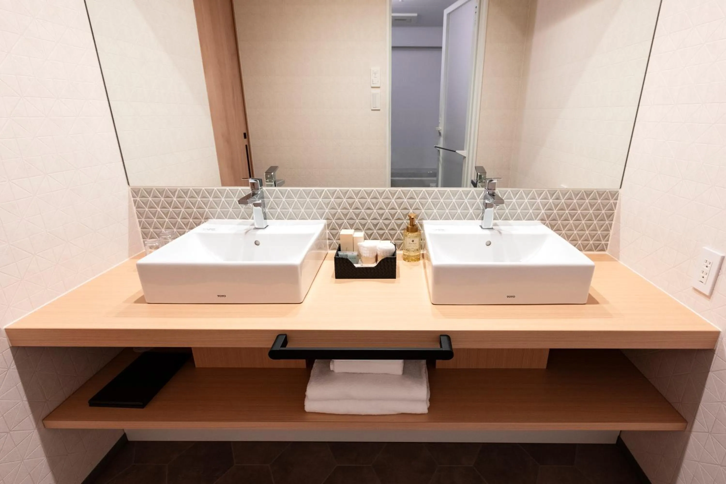 Bathroom in Rinn Horikawa Gojo