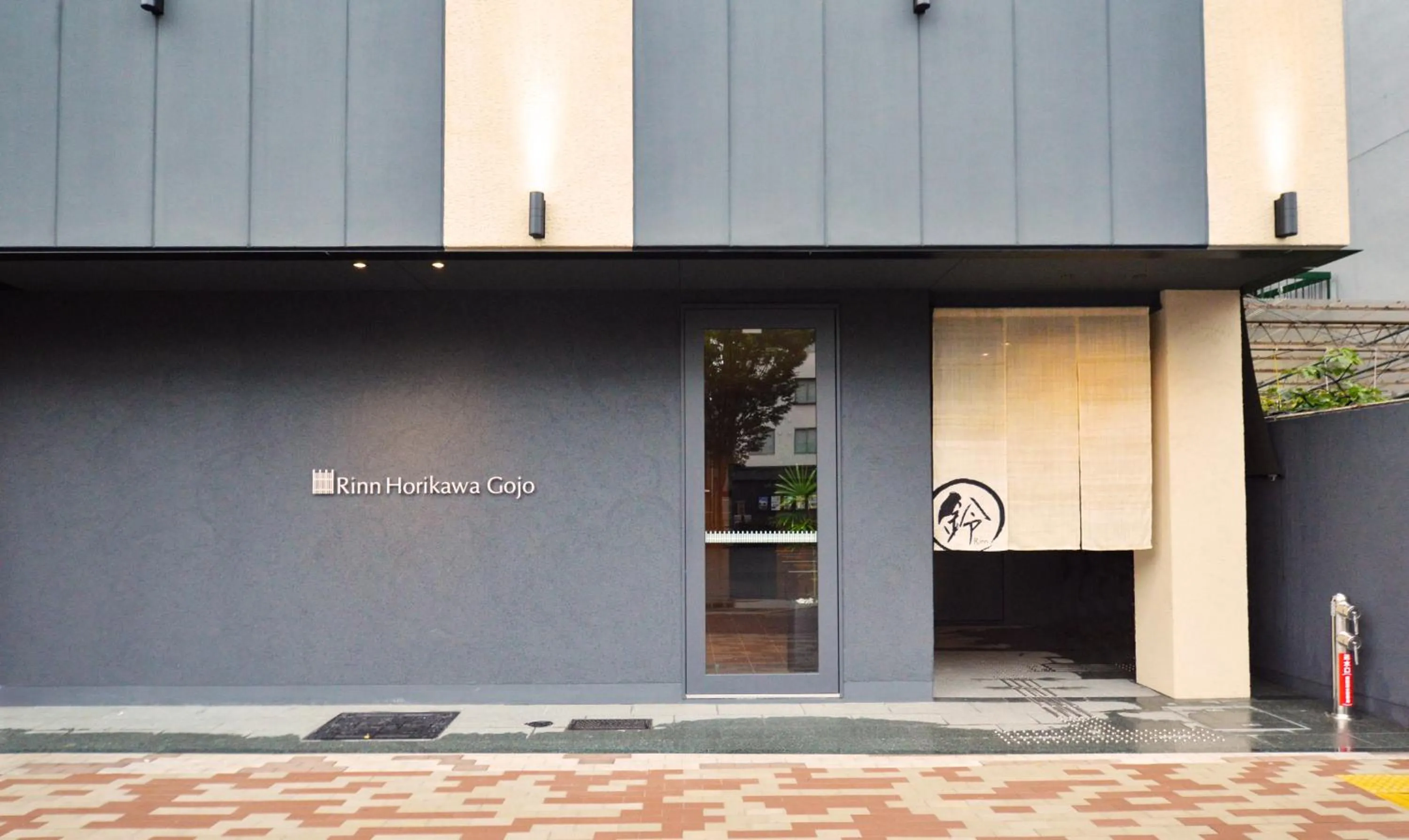 Facade/entrance in Rinn Horikawa Gojo