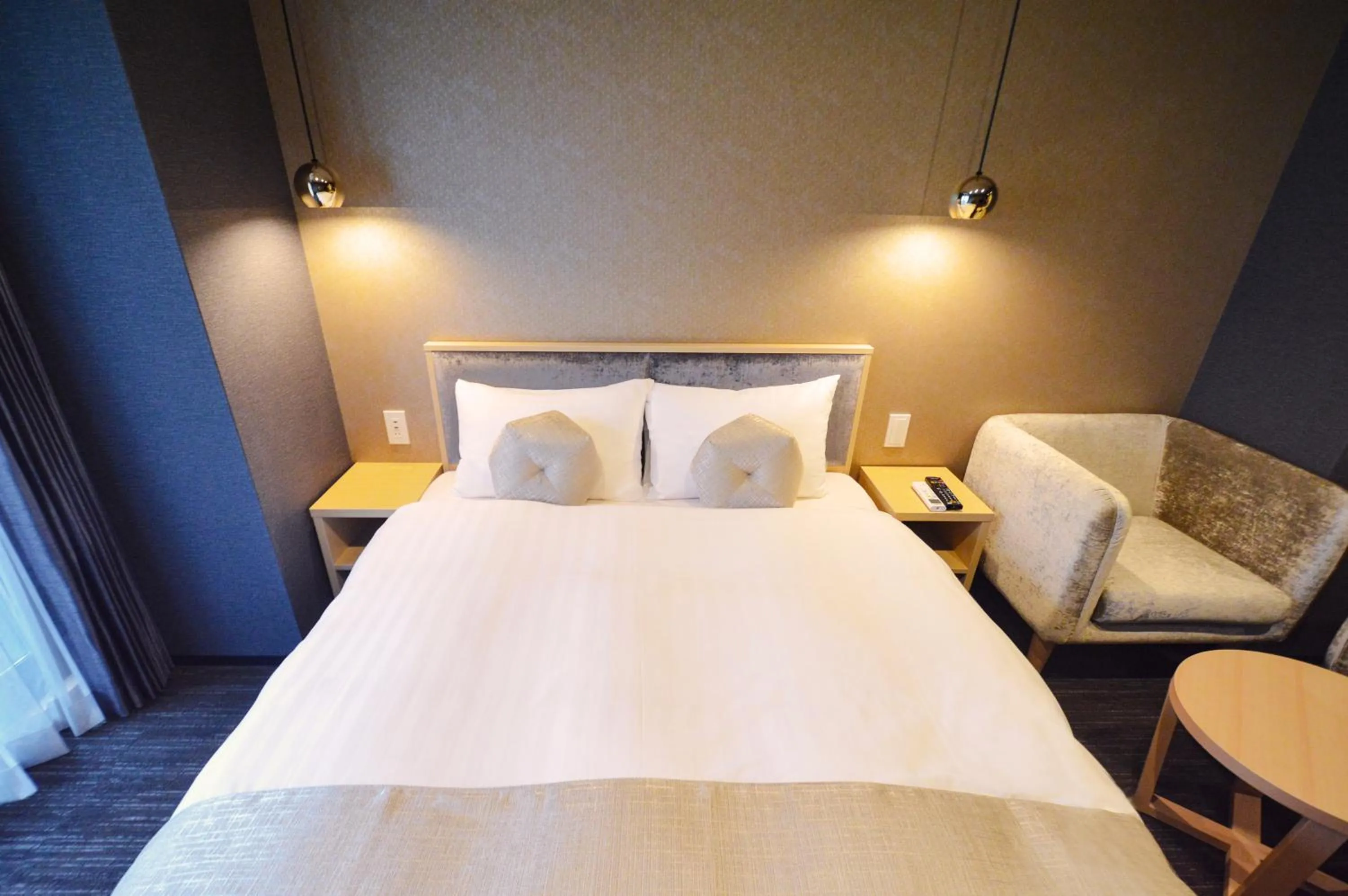 Bedroom, Bed in Rinn Horikawa Gojo