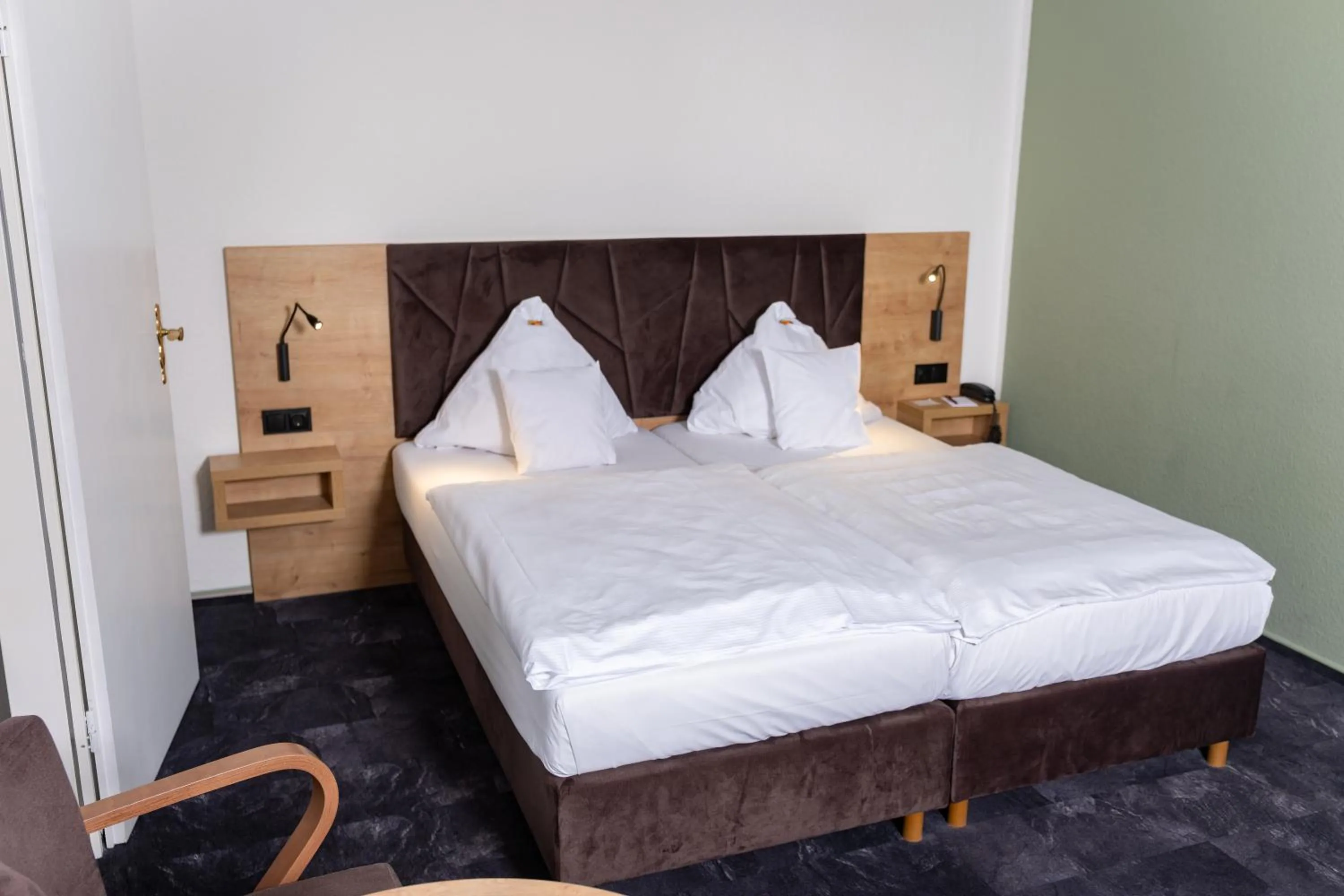 Bedroom, Bed in Hotel Alpha