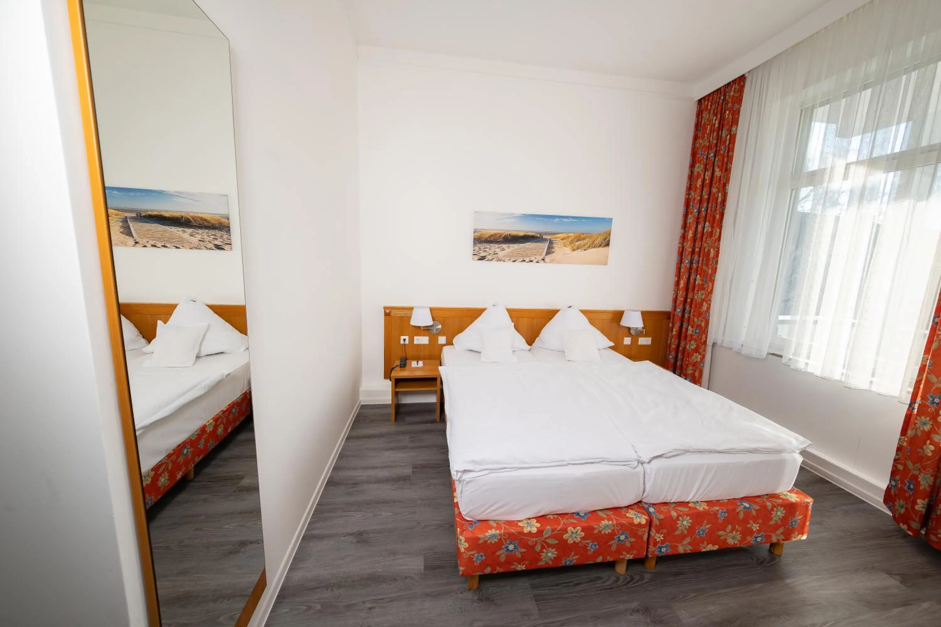 Bedroom, Bed in Hotel Alpha