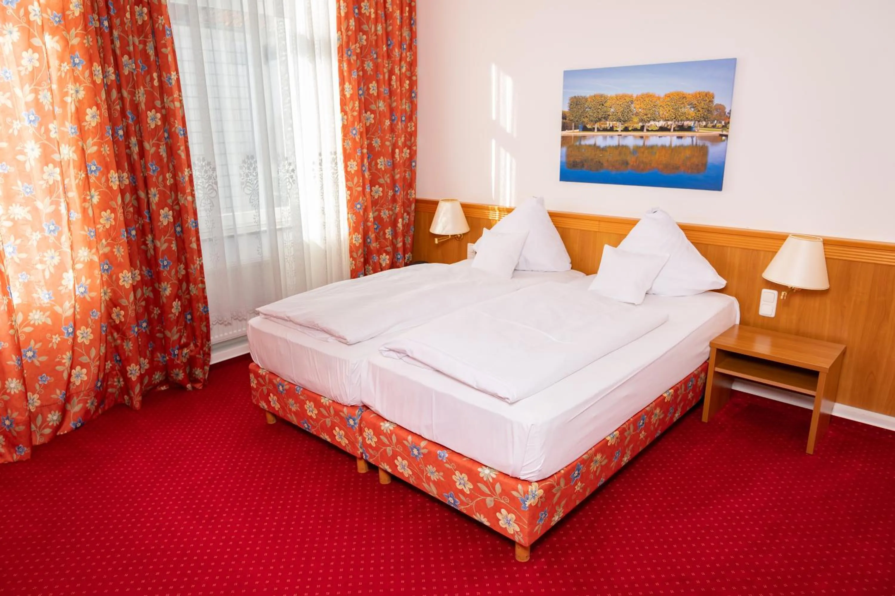 Bedroom, Bed in Hotel Alpha