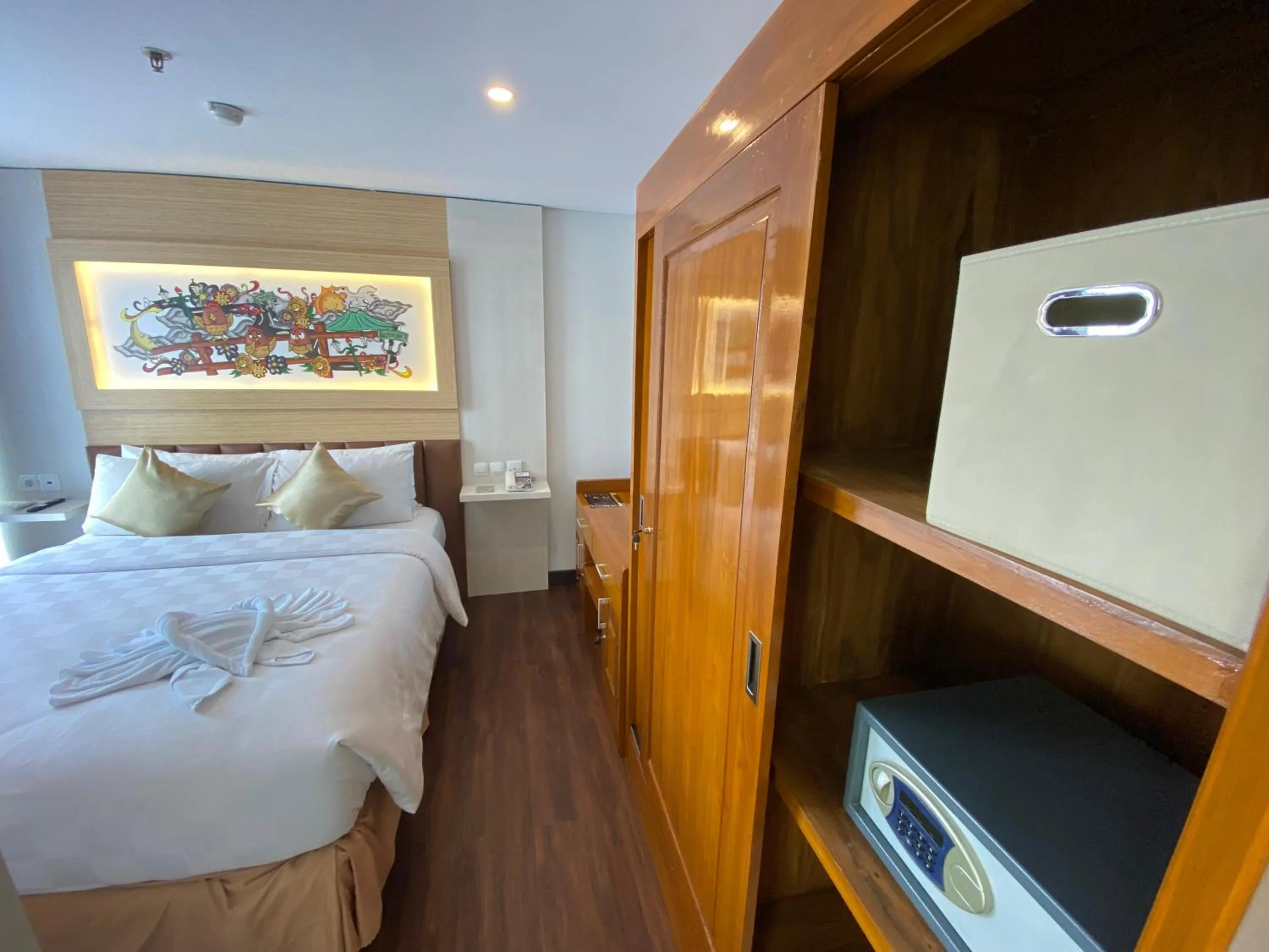 Bed in All Nite & Day Hotel Yogjakarta - Gejayan