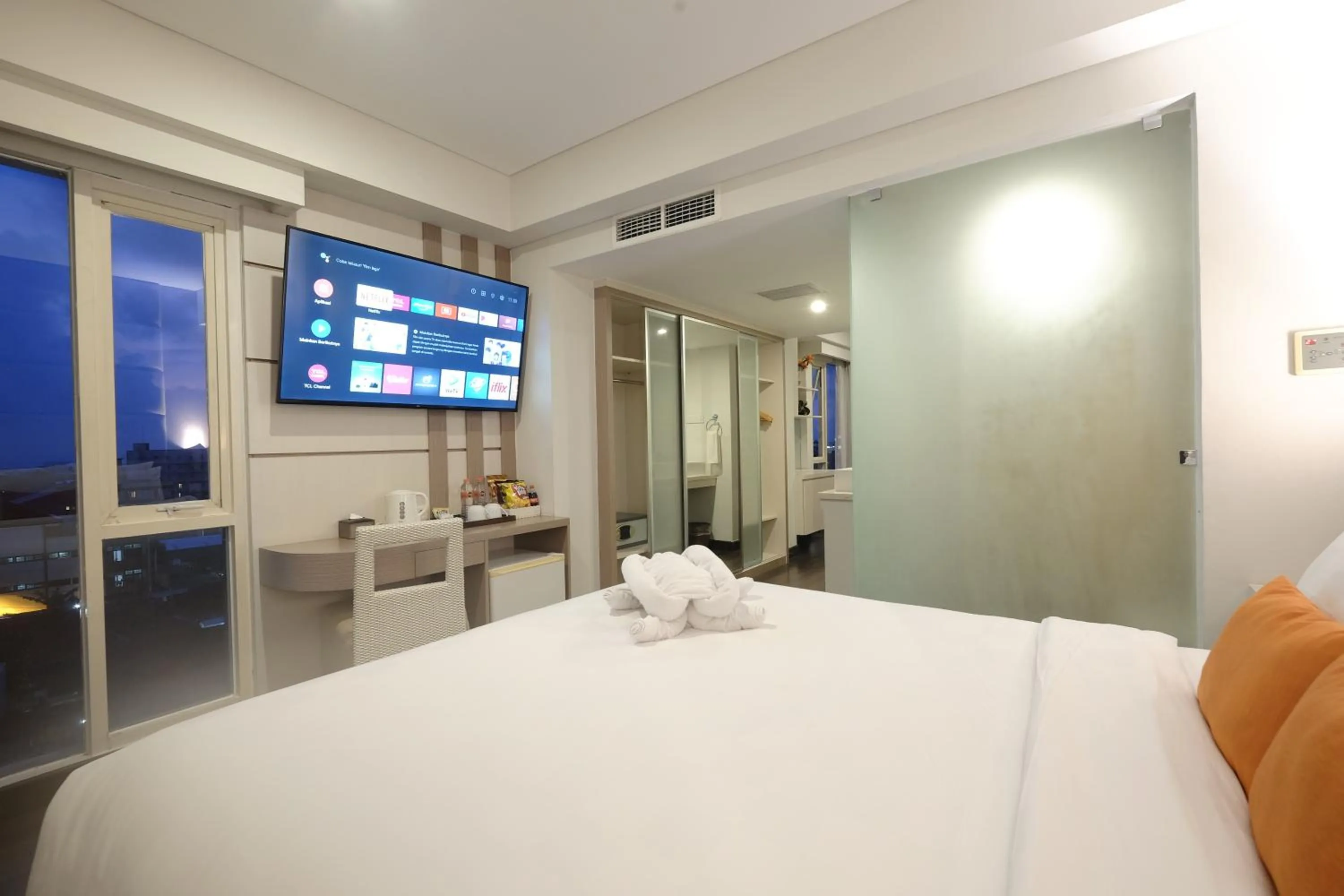 Bed in All Nite & Day Hotel Yogjakarta - Gejayan