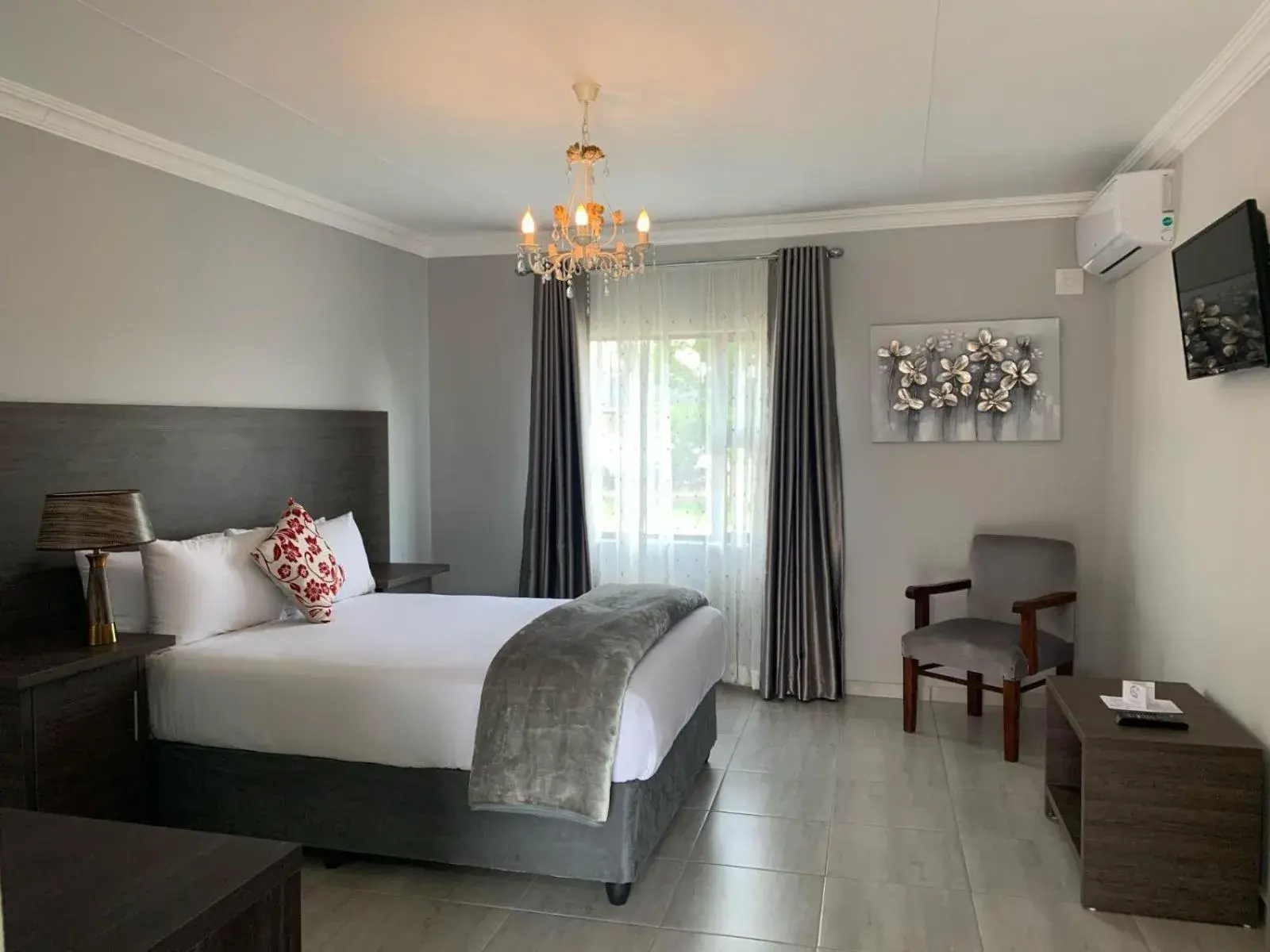 Deluxe Queen Room - single occupancy in Airport lodge Newcastle Deluxe Queen Room - single occupancy in Airport lodge Newcastle