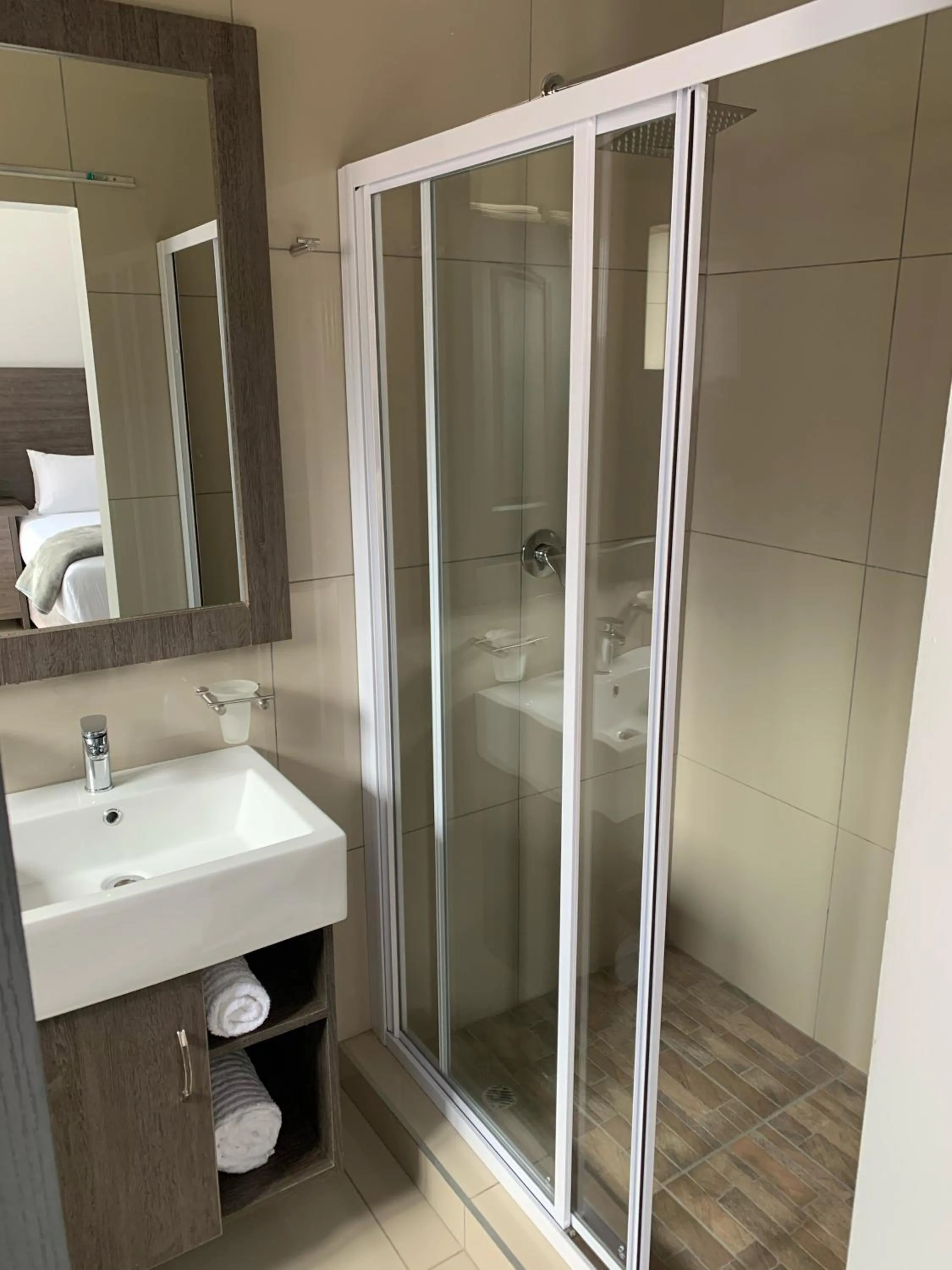 Airport lodge Newcastle